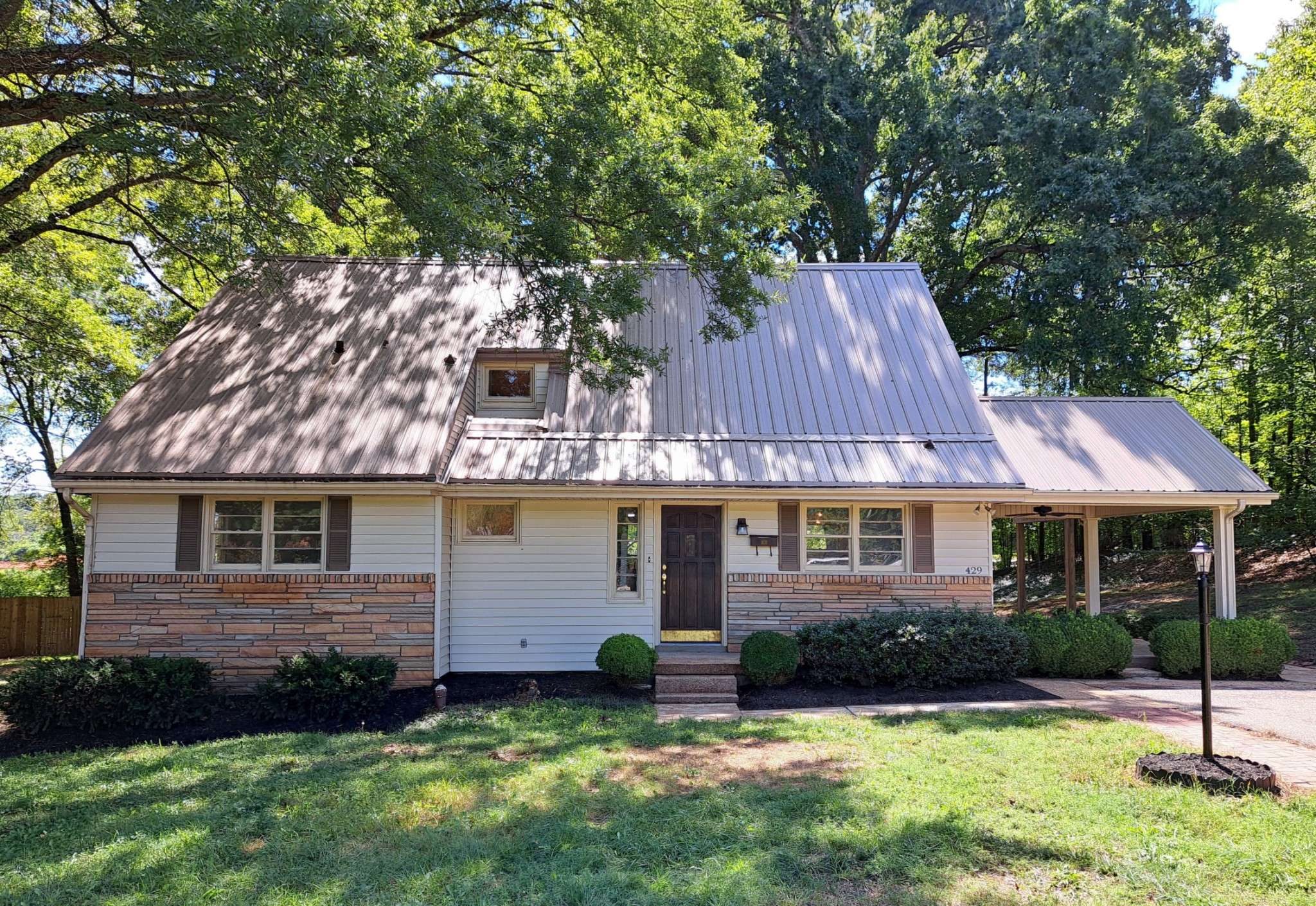 Paris, TN 38242,429 Whitehall Cir