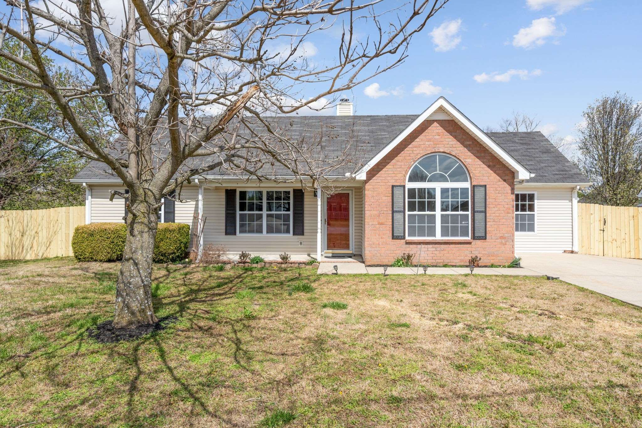 La Vergne, TN 37086,2516 Moore Way