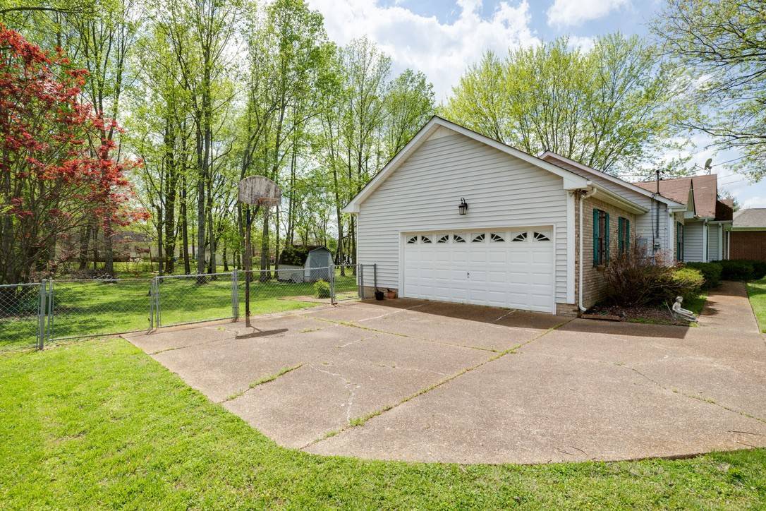 White House, TN 37188,101 Laura Dr