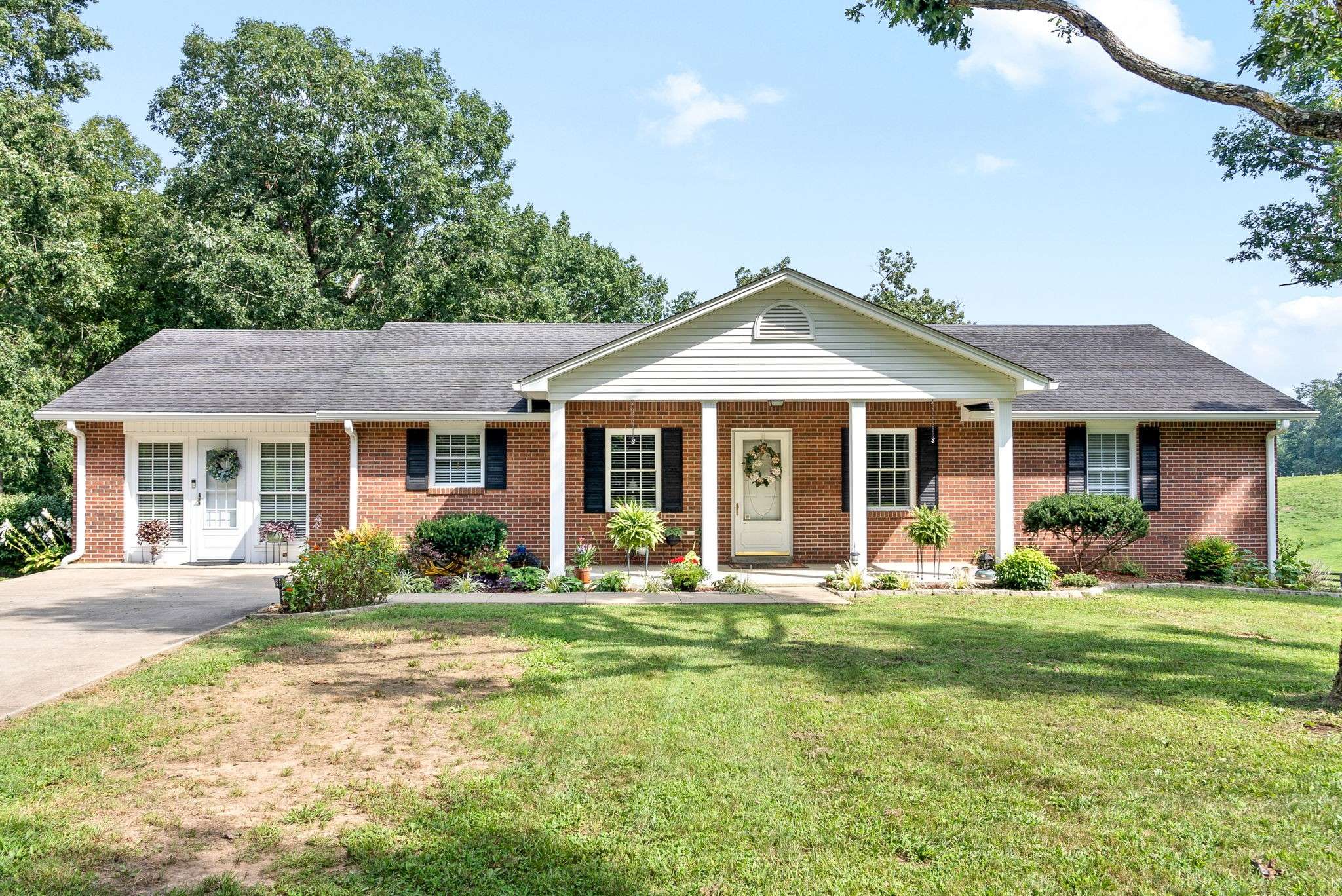 Cumberland City, TN 37050,684 Barber Highway
