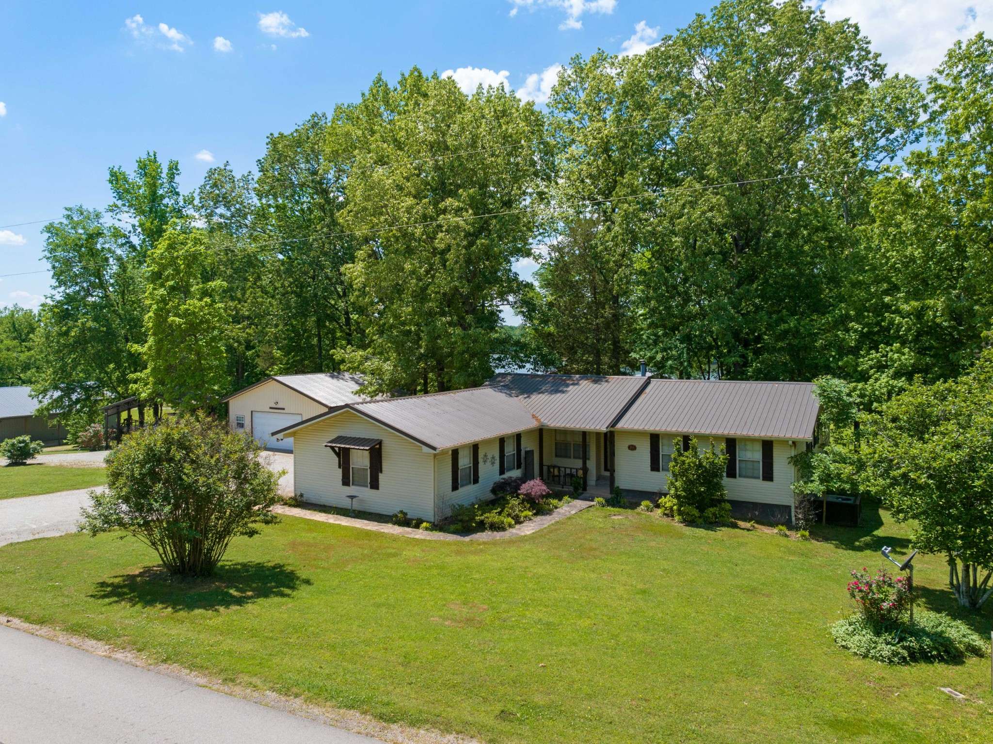 Clifton, TN 38425,184 Beechview Drive