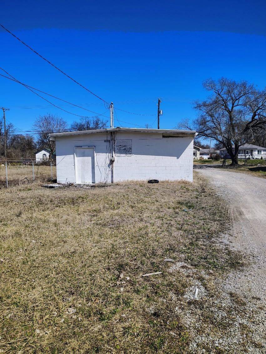 Hopkinsville, KY 42240,2332 Fort Campbell Blvd