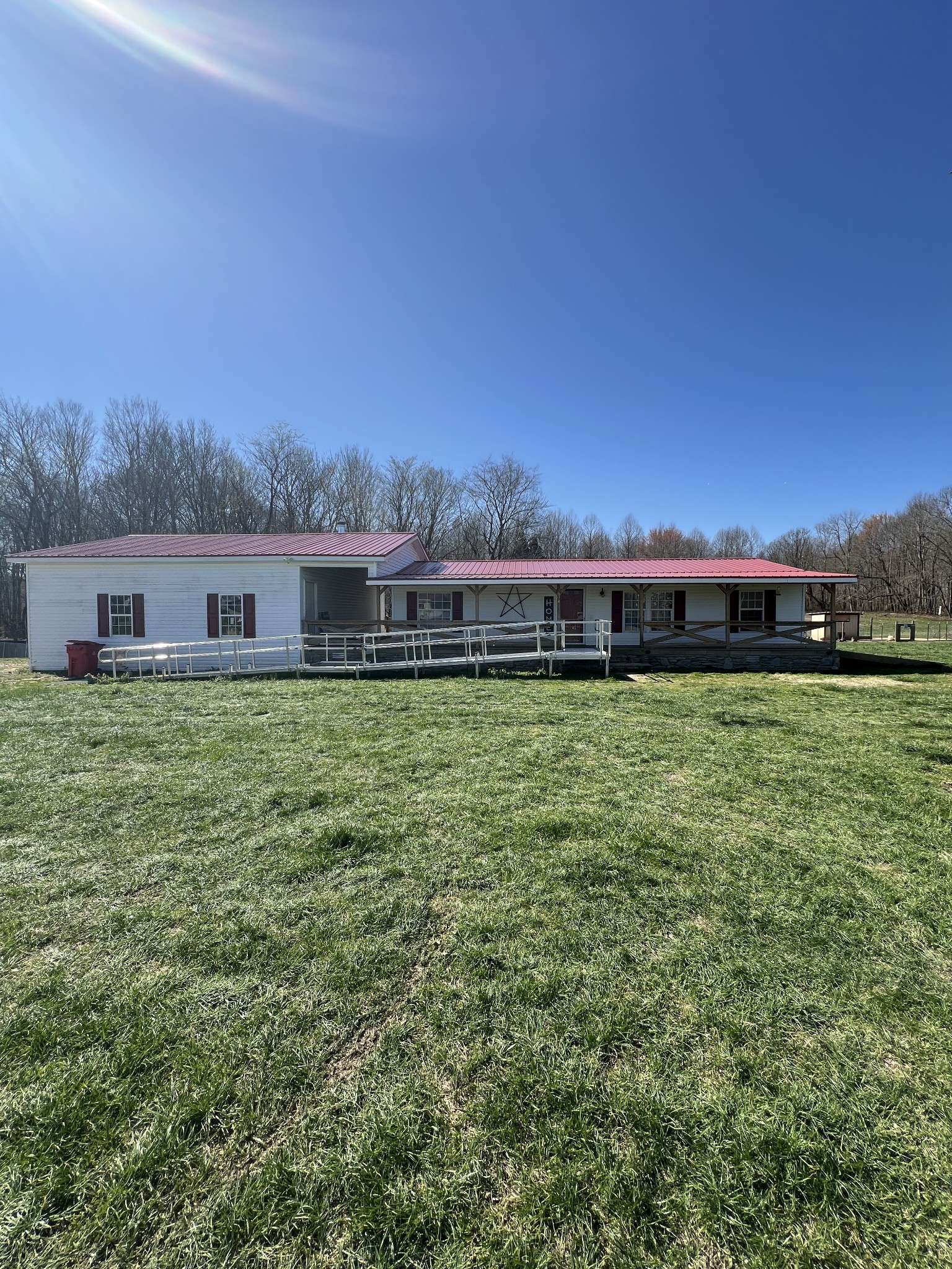 Lafayette, TN 37083,894 Pointe Ln