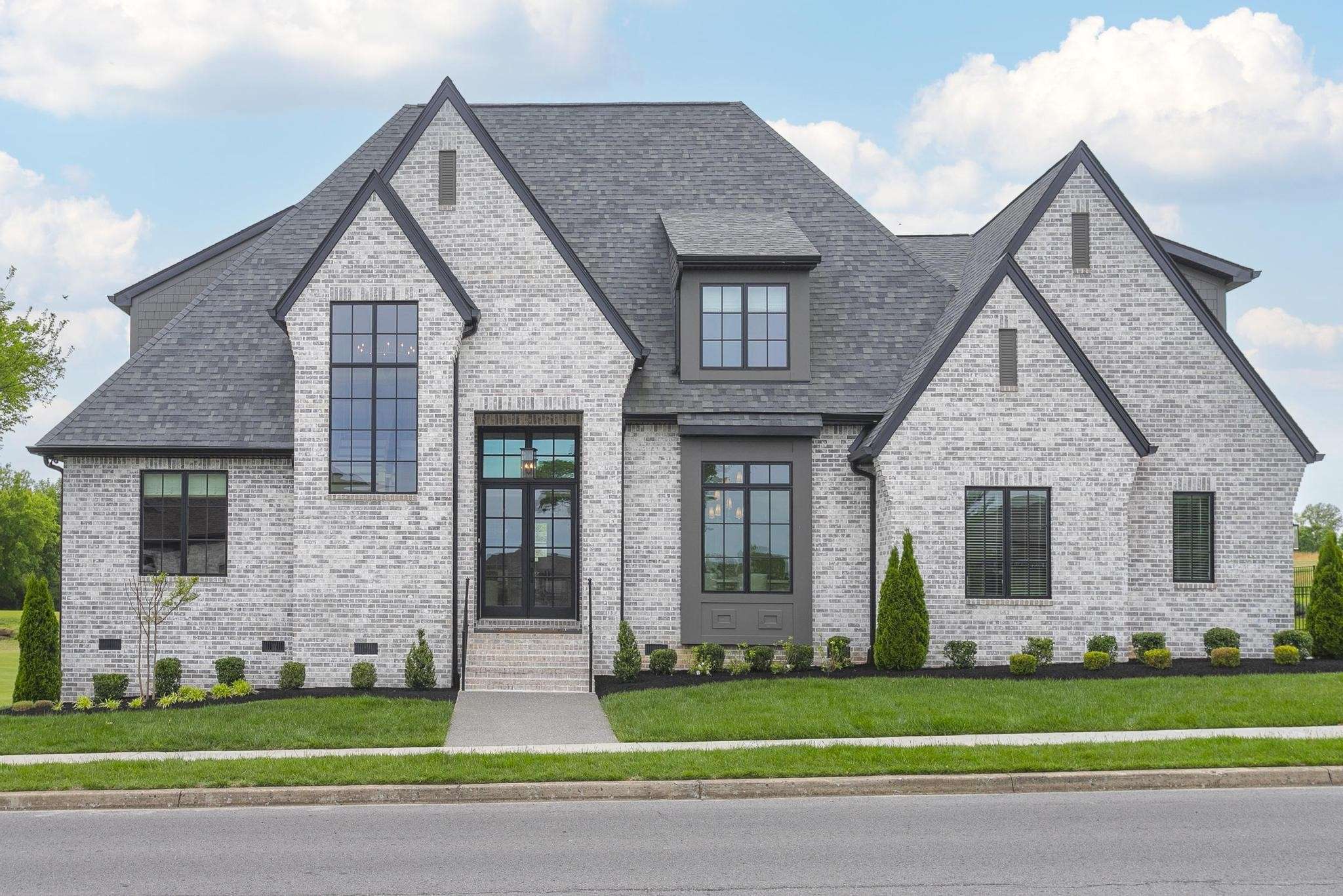Gallatin, TN 37066,1520 Foxland Blvd