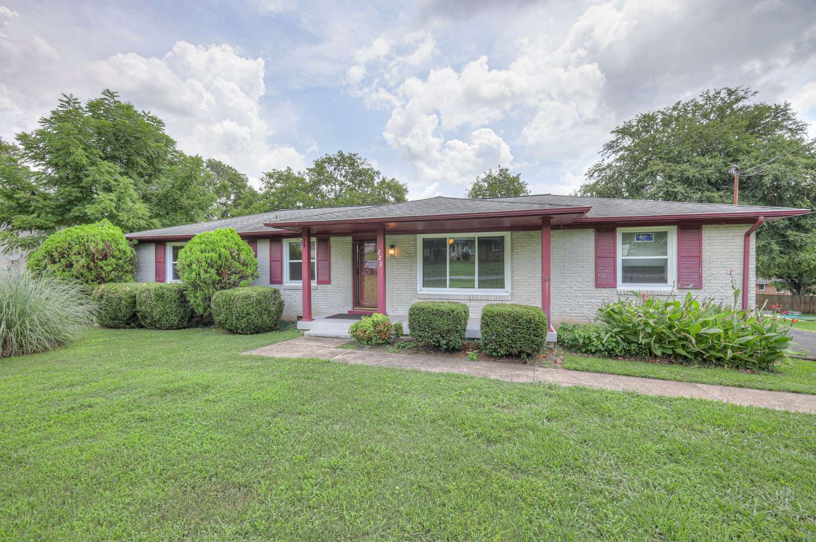 Hendersonville, TN 37075,220 Riverwood Dr
