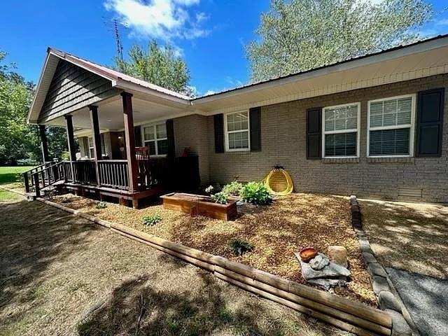 Camden, TN 38320,1105 Eastview Rd