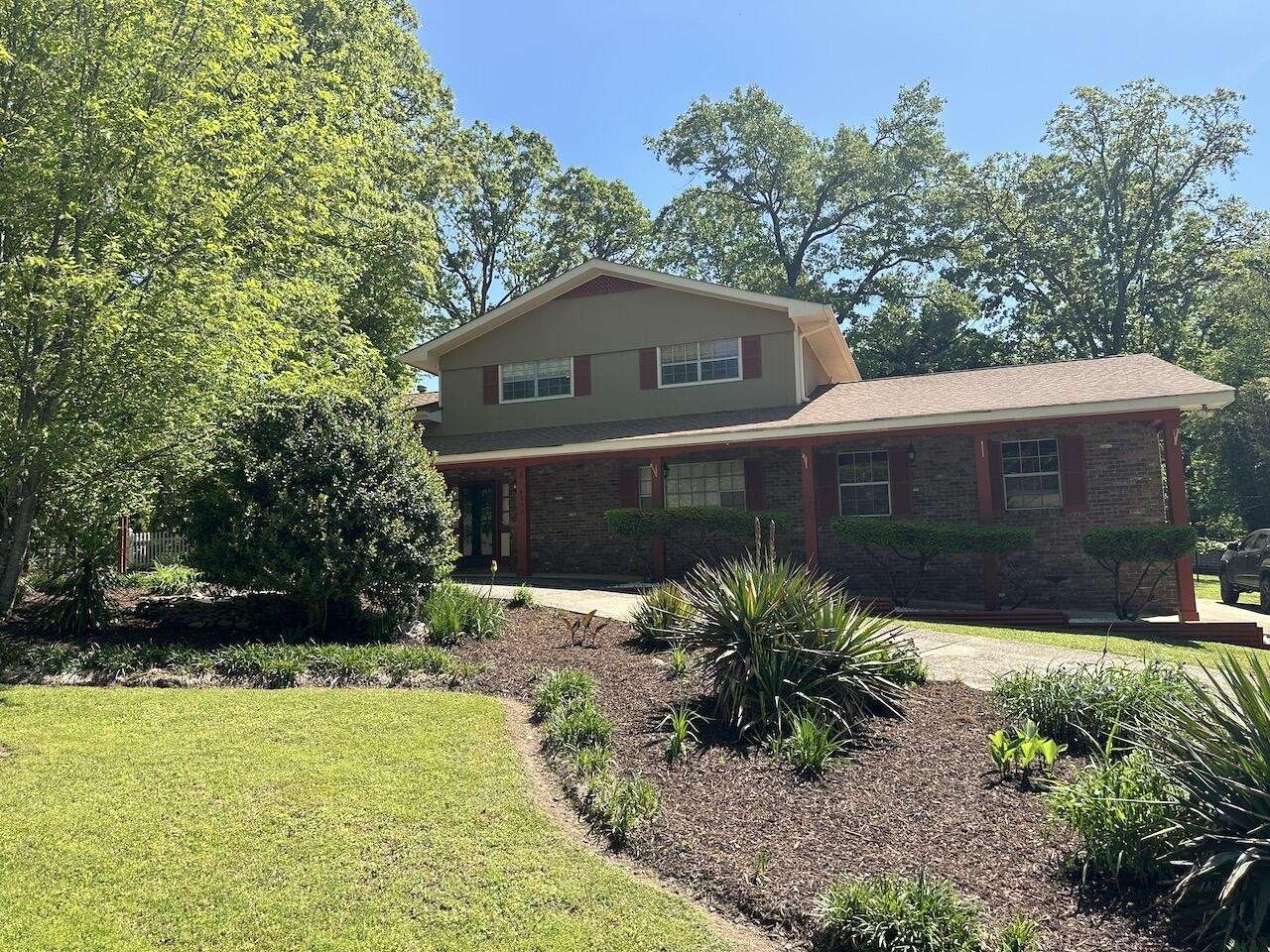 Chattanooga, TN 37416,4933 Willow Lawn Drive