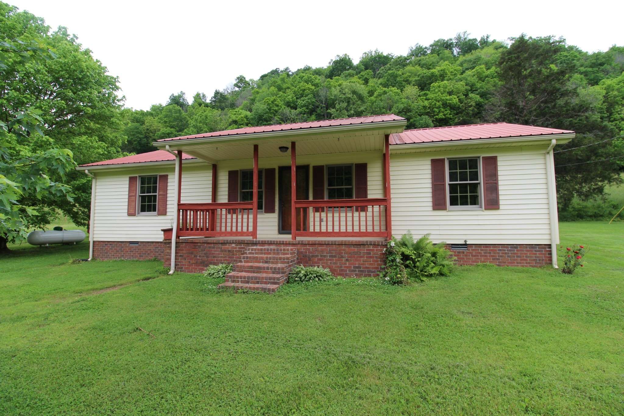 Lafayette, TN 37083,2492 Hartsville Road