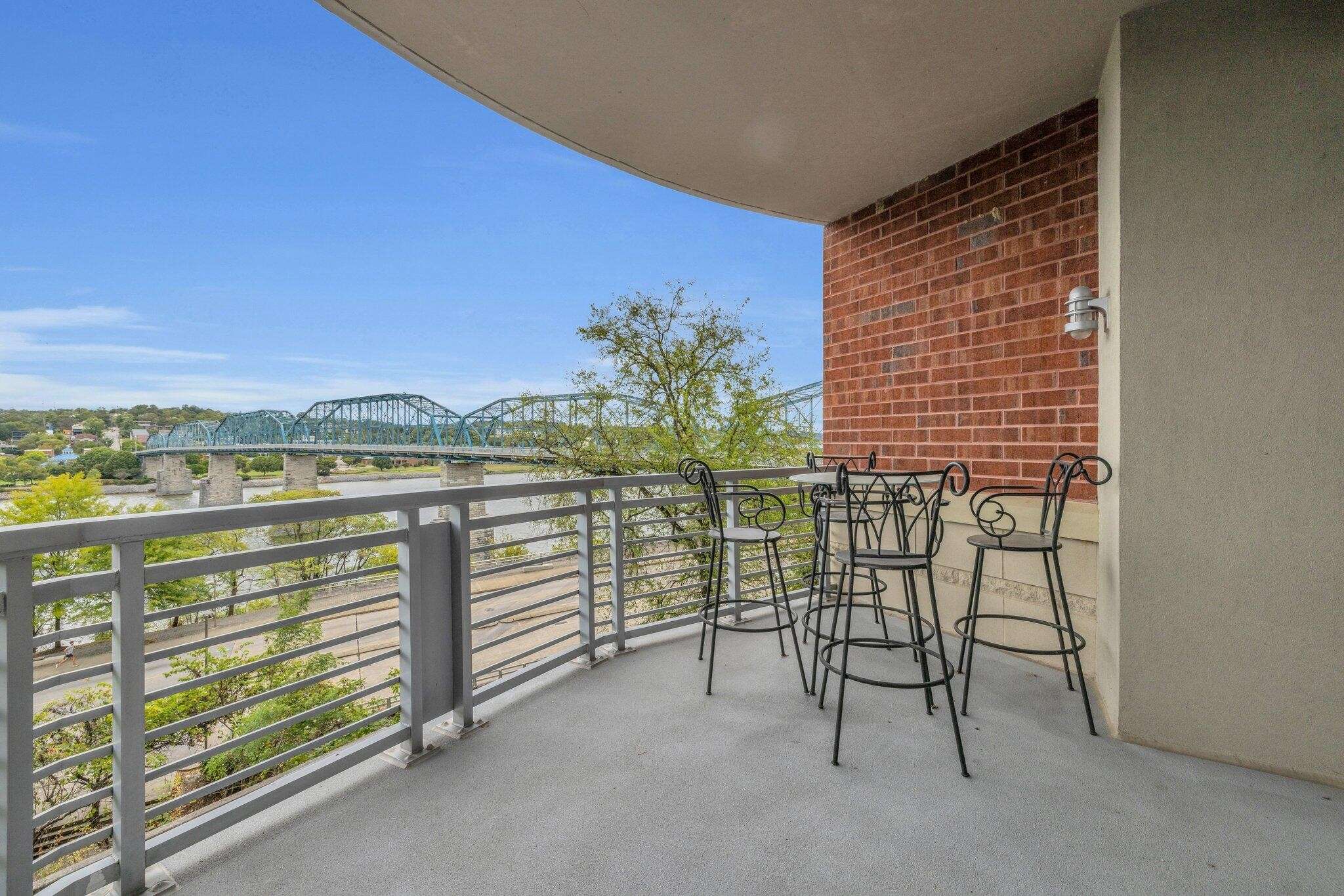 Chattanooga, TN 37403,99 Walnut Street #302