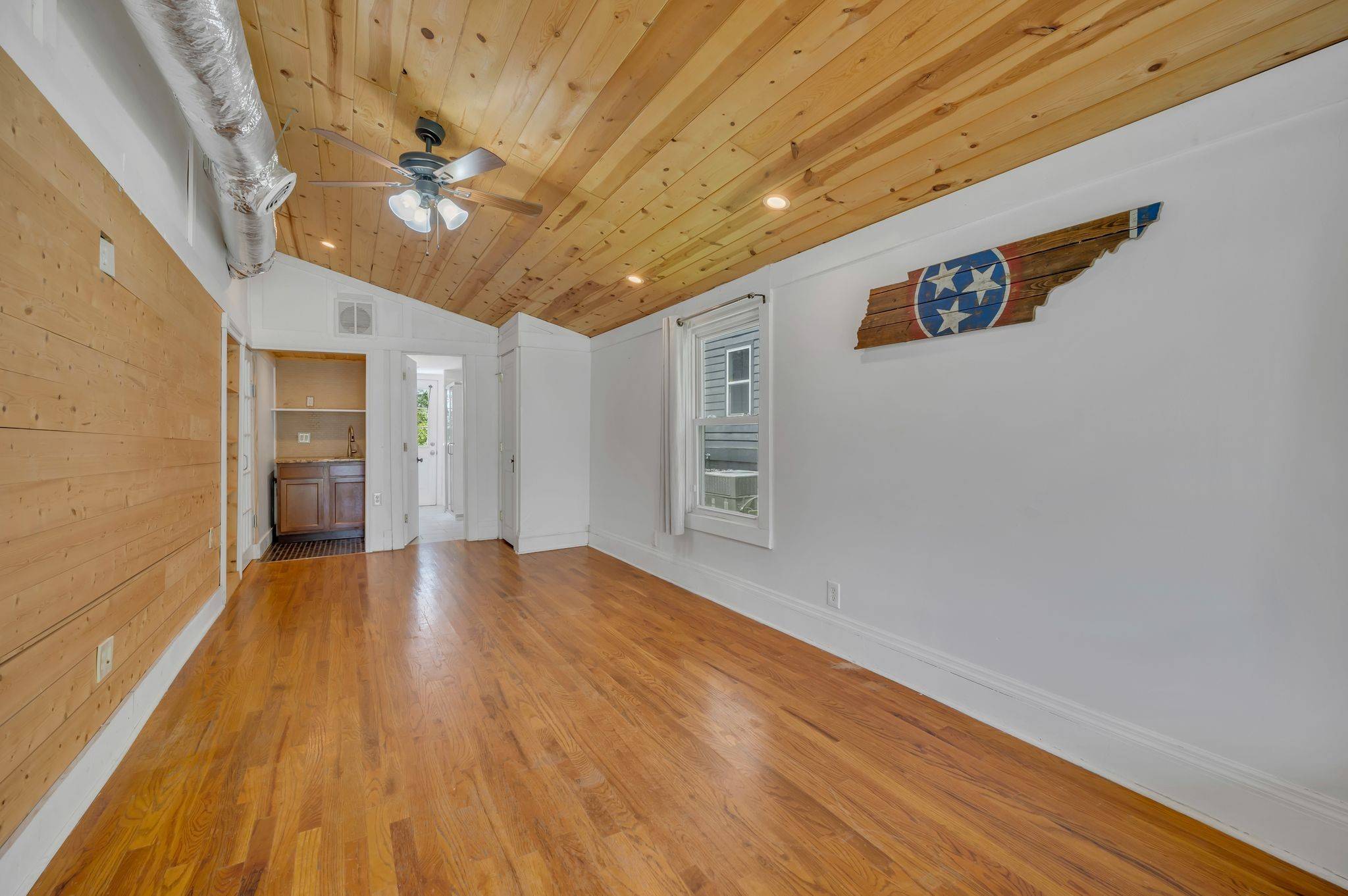 Nashville, TN 37206,810 S 12th St