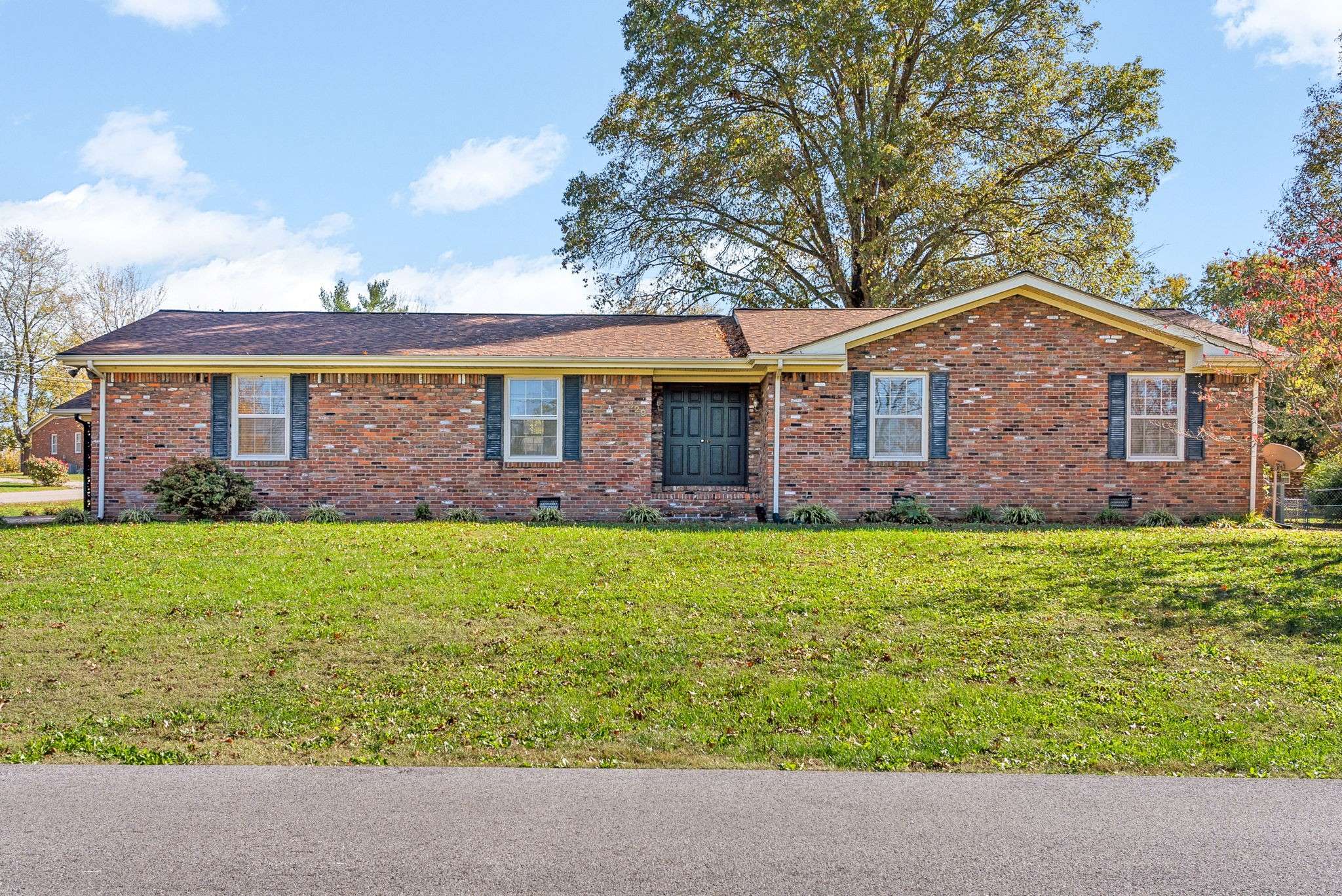 Hopkinsville, KY 42240,329 Donna Dr