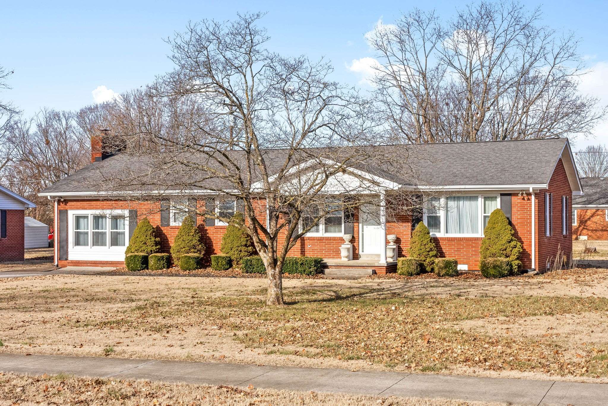 Elkton, KY 42220,706 S Streets Ave