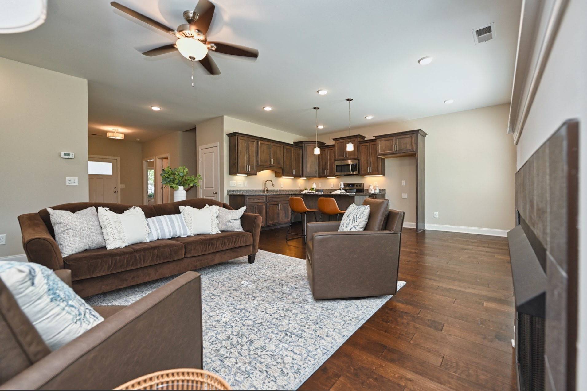 White House, TN 37188,106 Brook Ct