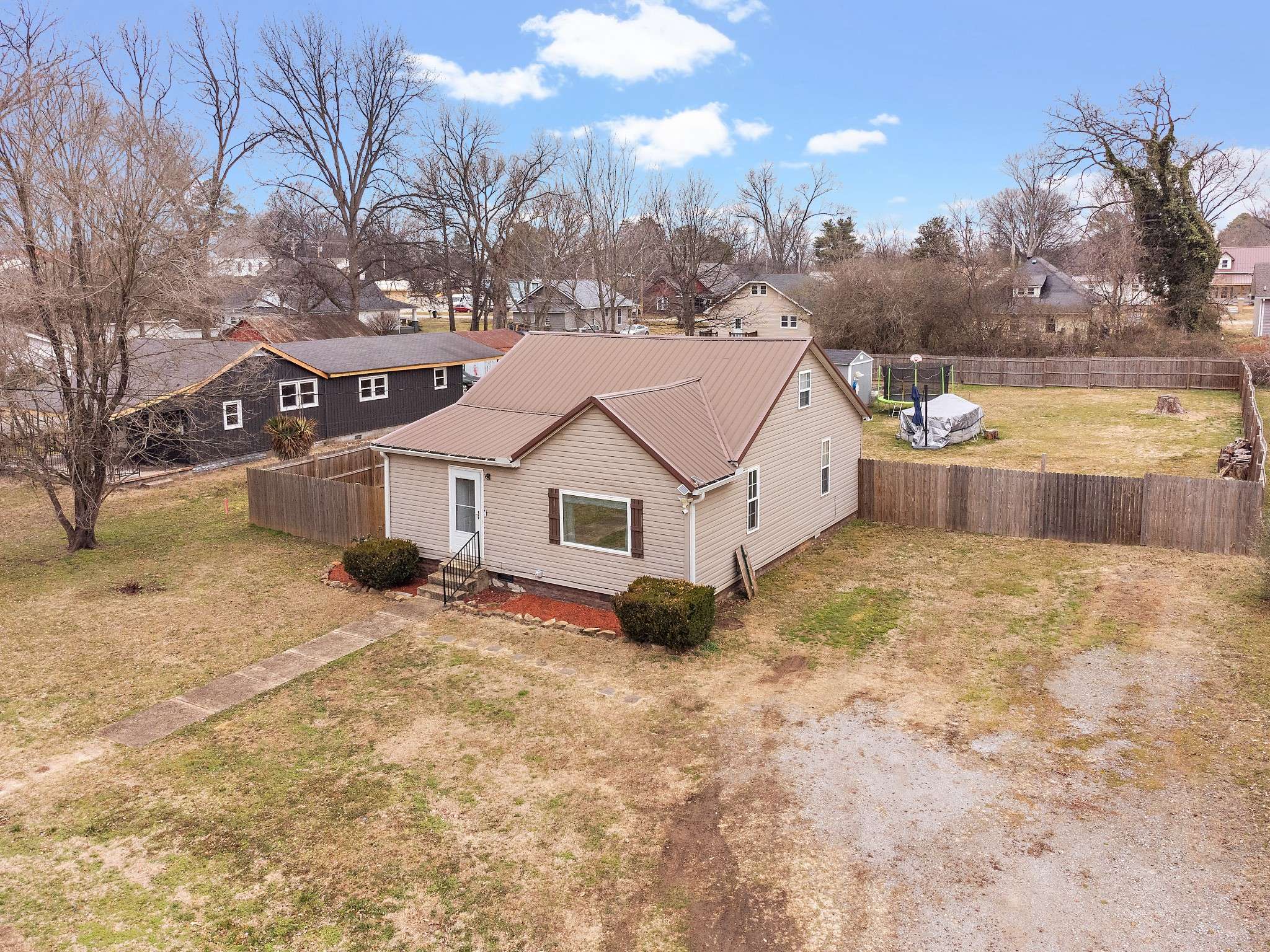 Decherd, TN 37324,211 Powell St