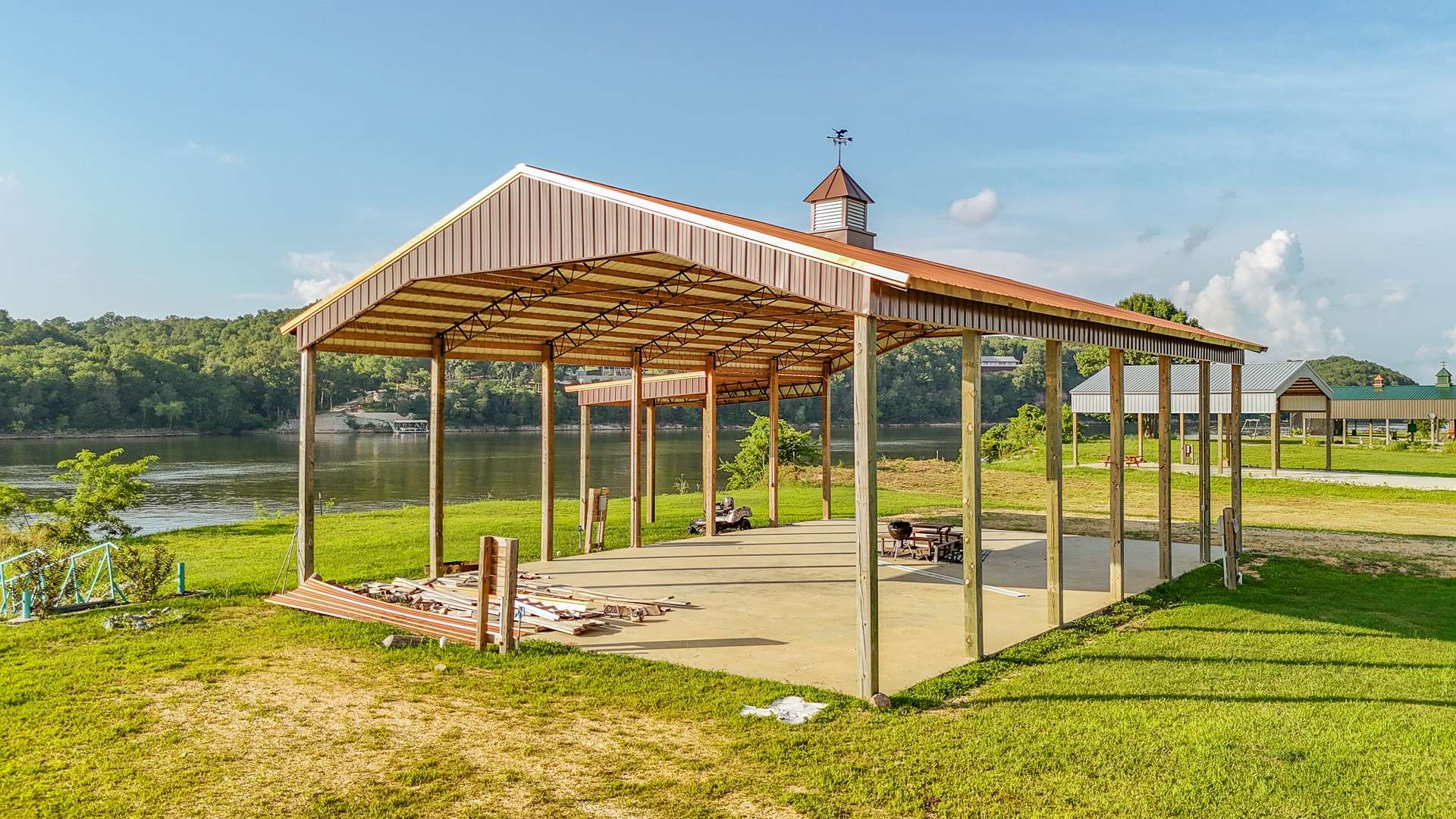 Clifton, TN 38425,753 River Front Dr