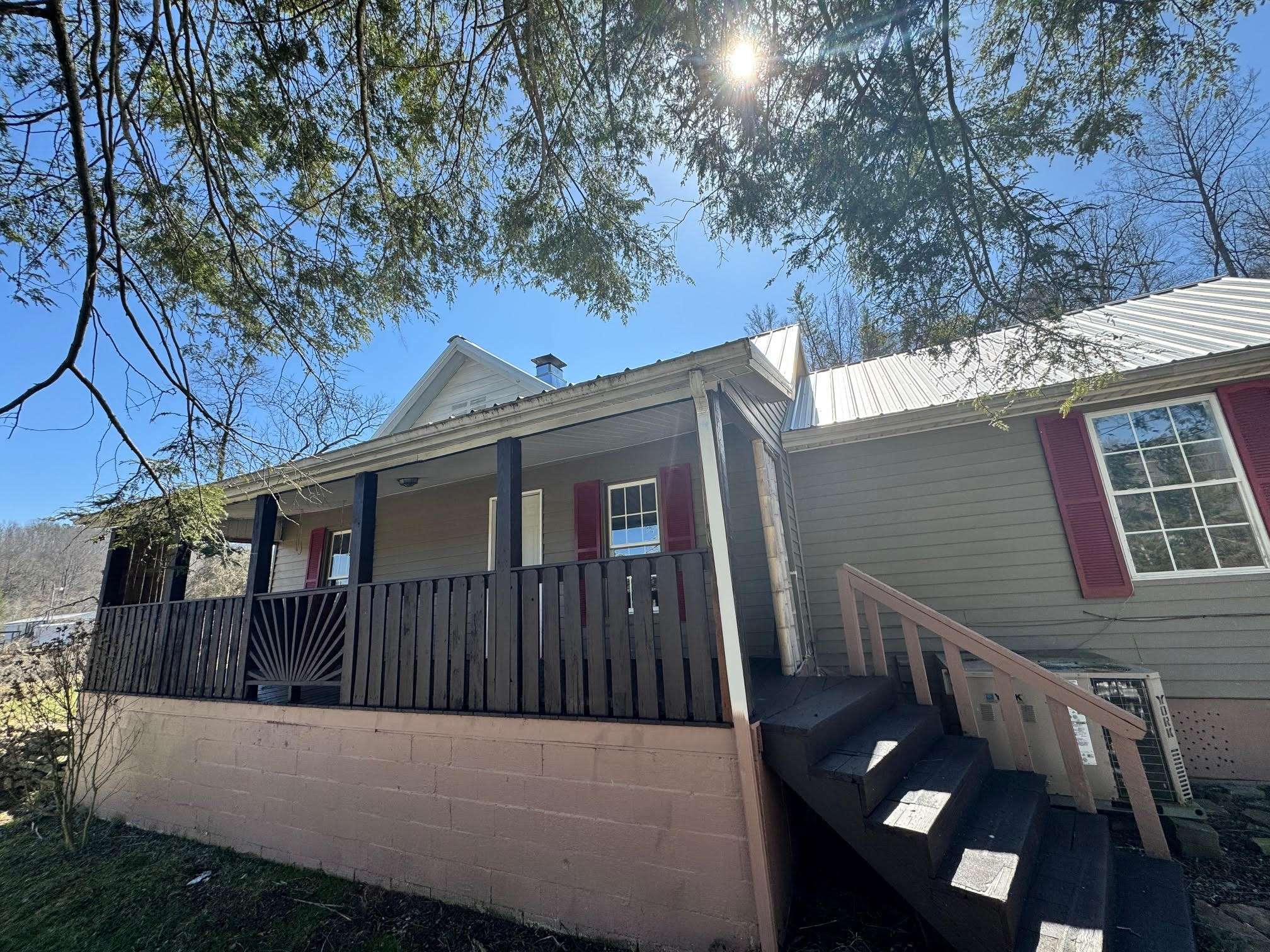 Lancing, TN 37770,145 Shady Grove Rd