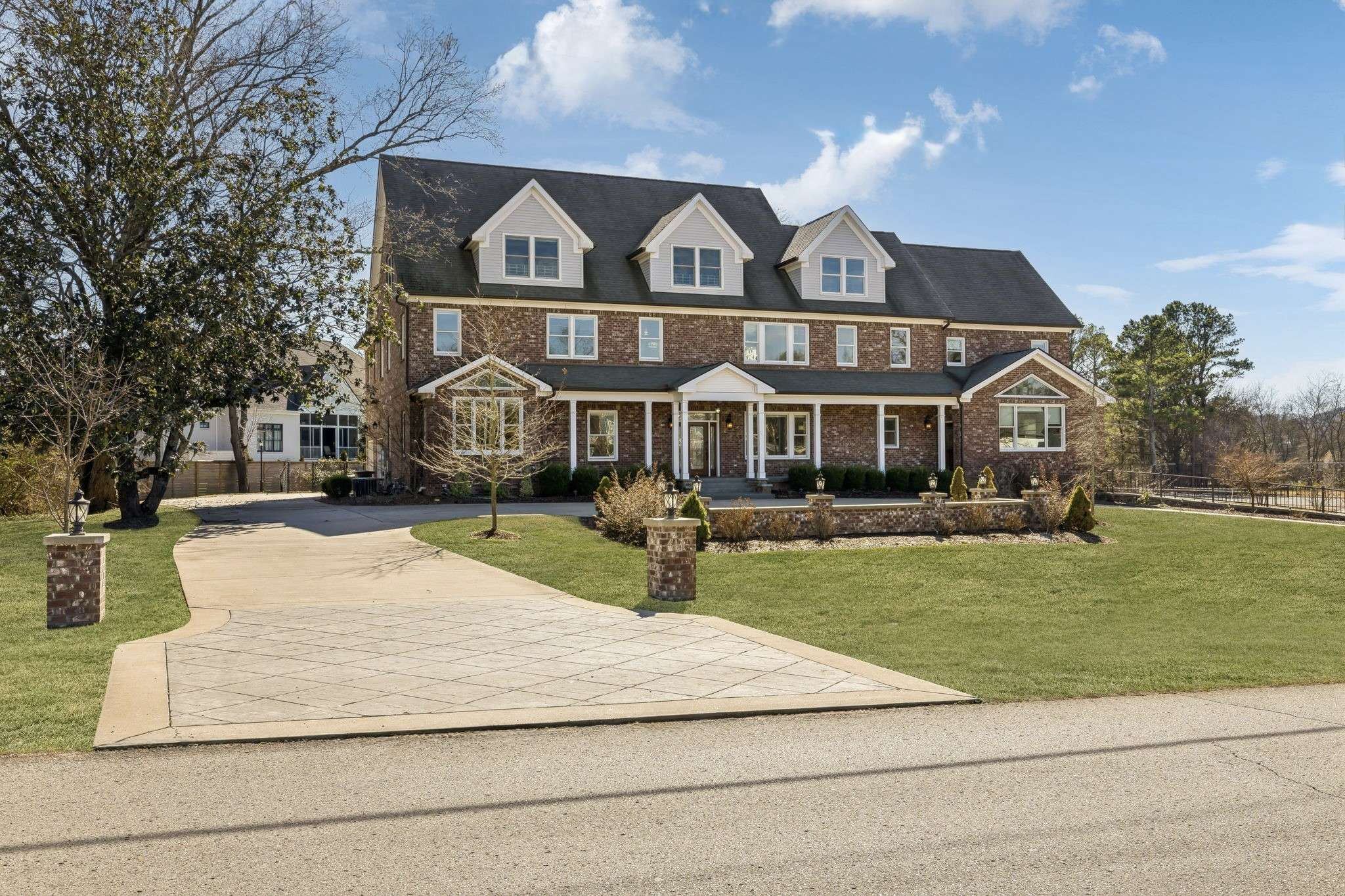 Brentwood, TN 37027,5111 Meadowlake Rd