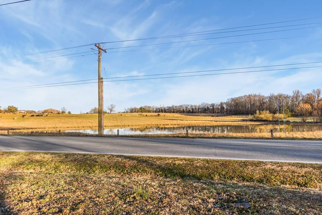 Quebeck, TN 38579,10440 McMinnville Hwy