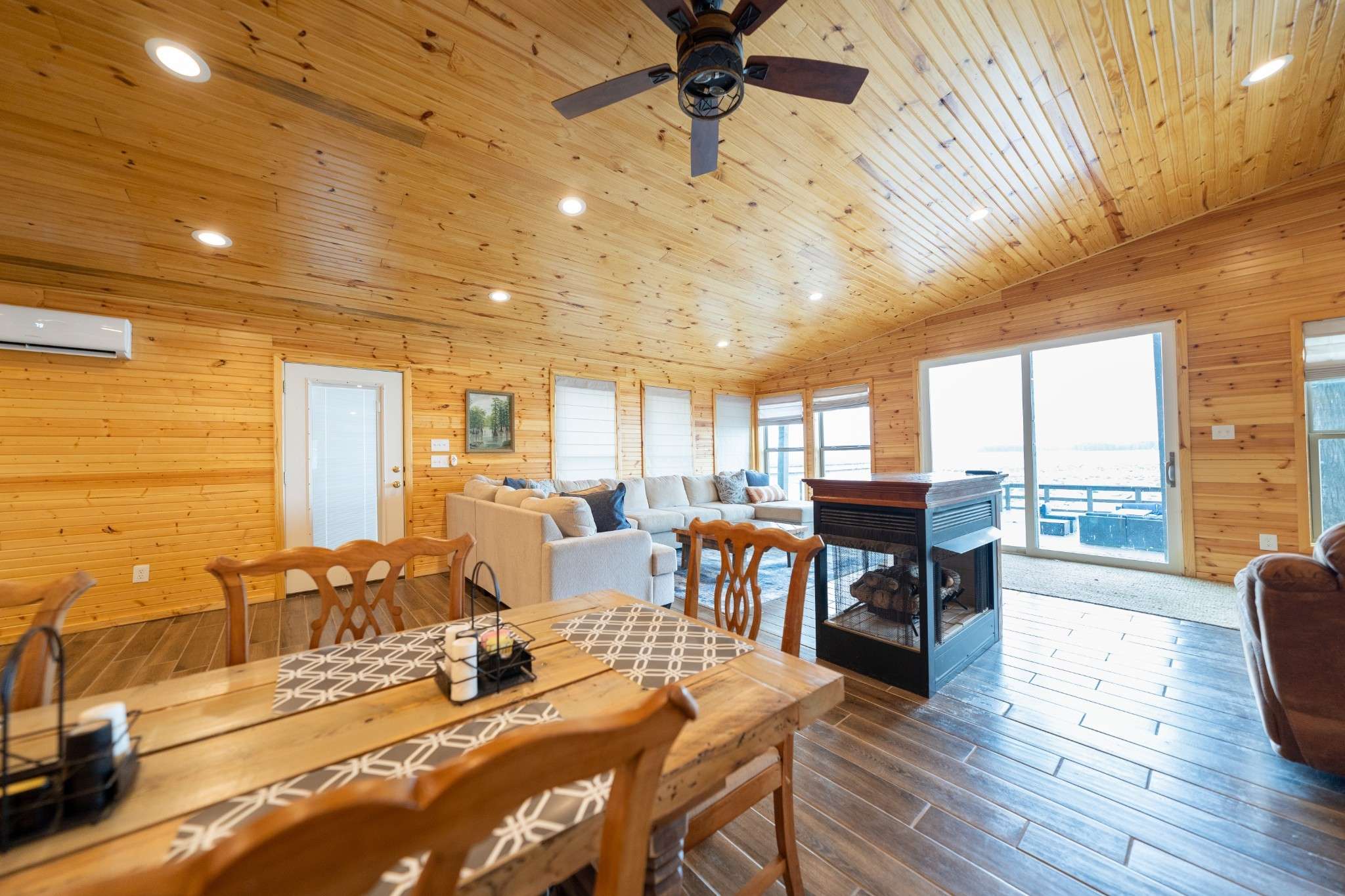 Hornbeak, TN 38232,354 E Lakeview Dr