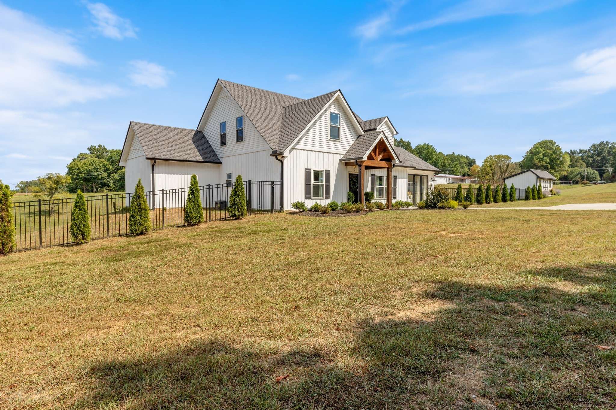 Charlotte, TN 37036,1020 Loggins Rd