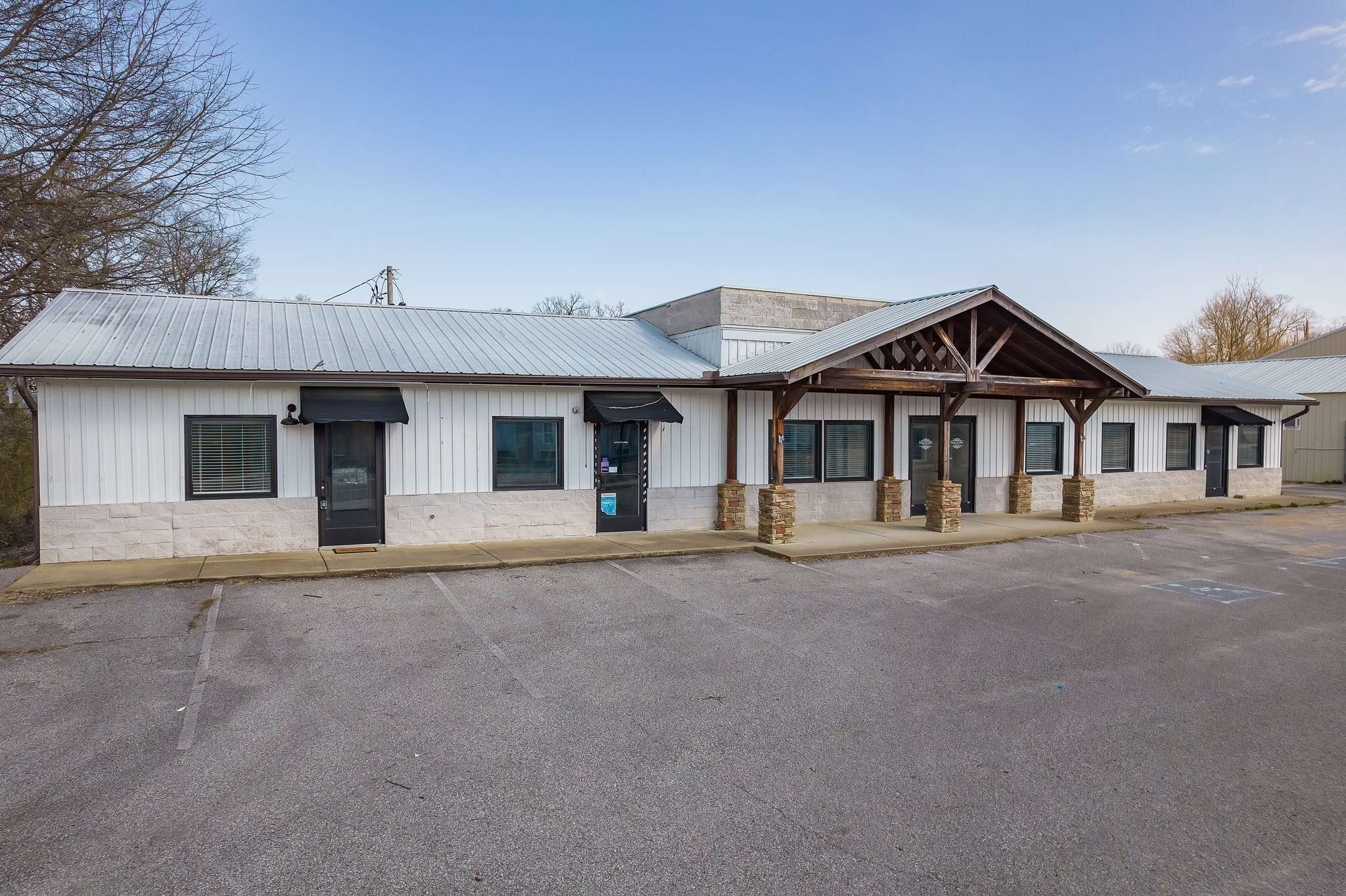 Parsons, TN 38363,179 E Main St