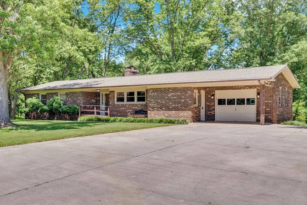 Livingston, TN 38570,1411 Lakeview Rd