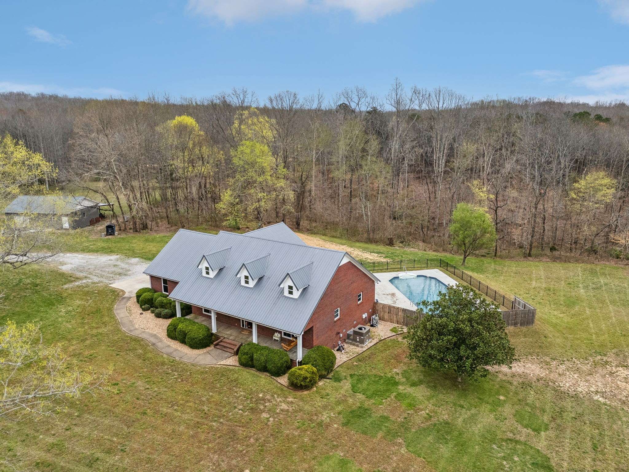 Summertown, TN 38483,154 Barnesville Rd