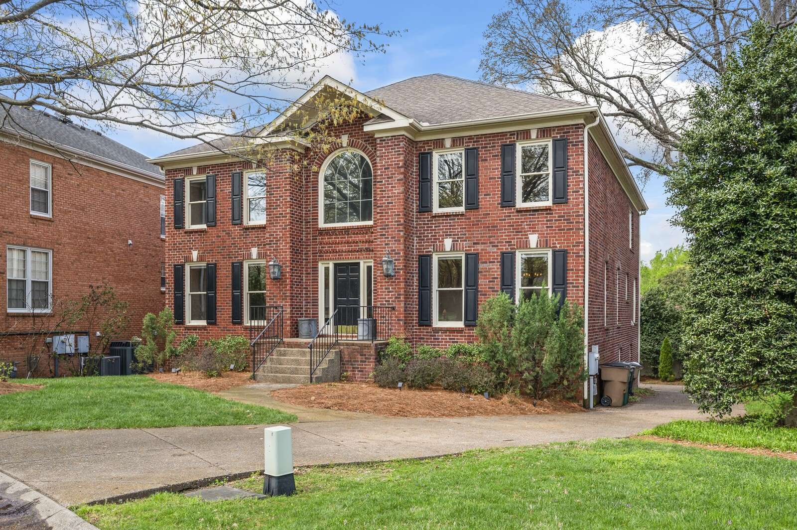 Nashville, TN 37205,53 Wyn Oak