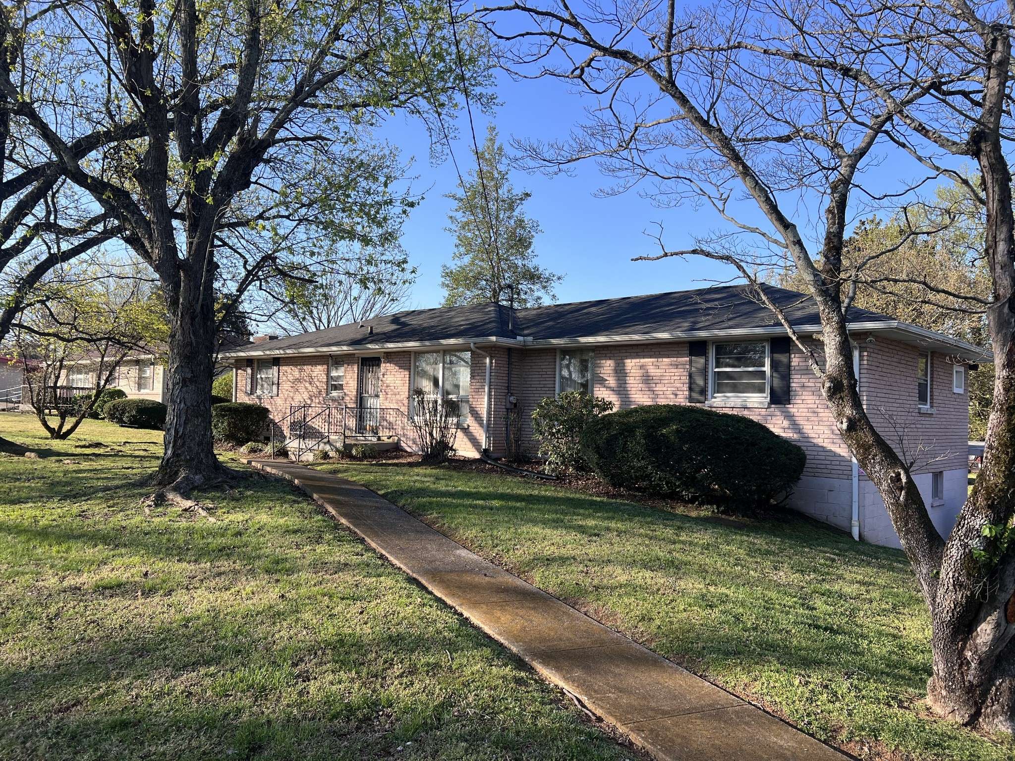 Nashville, TN 37217,728 Robert Burns Dr