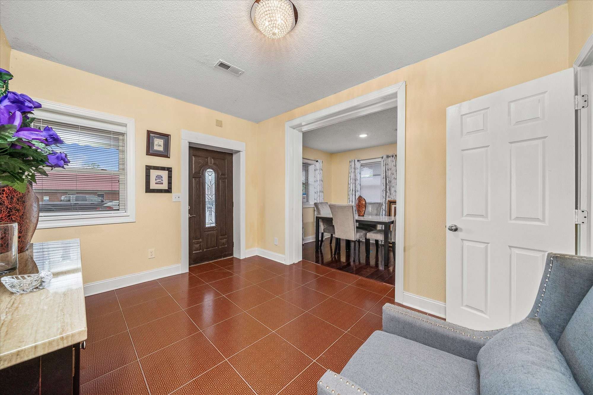 Sparta, TN 38583,11 W Rhea St