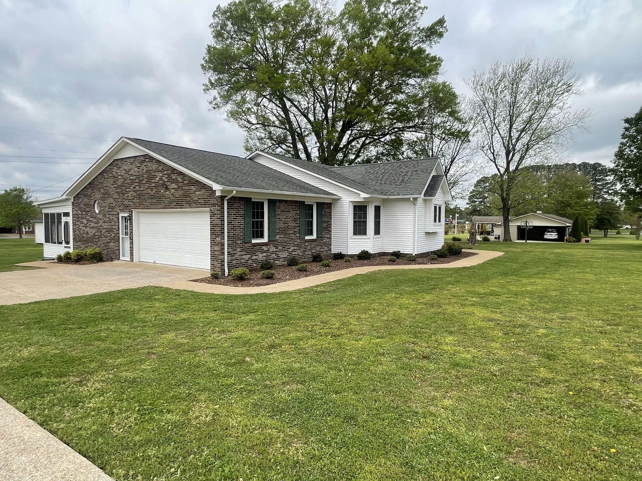 Lawrenceburg, TN 38464,409 Douglas Dr