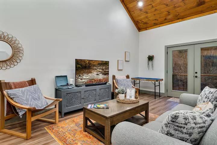 Sevierville, TN 37876,1719 Walker Trl
