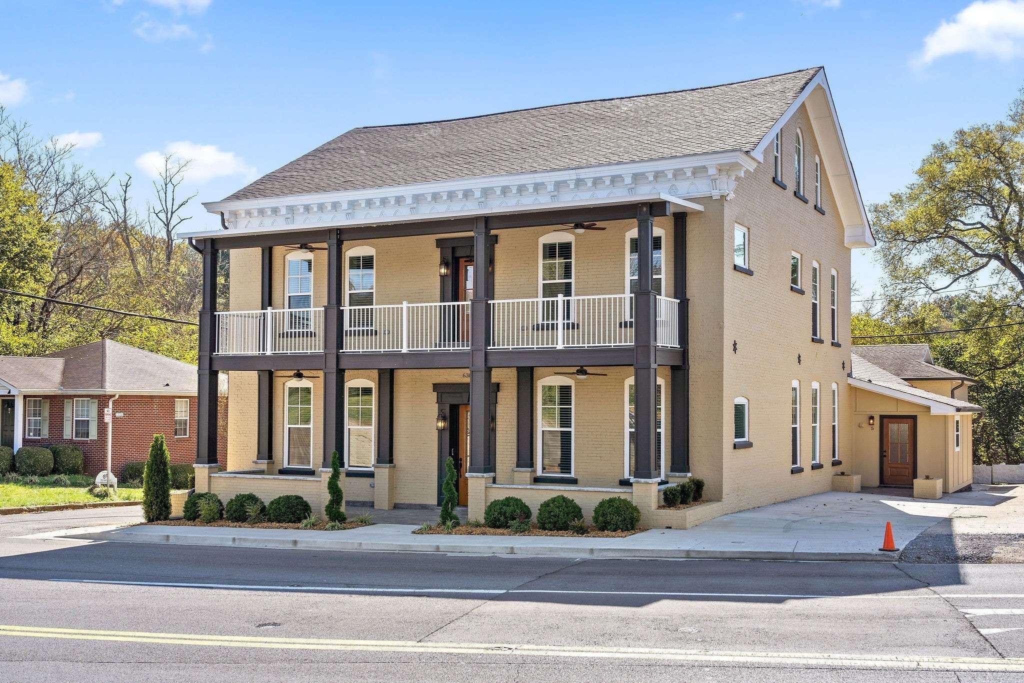 Clarksville, TN 37040,638 Madison St #1