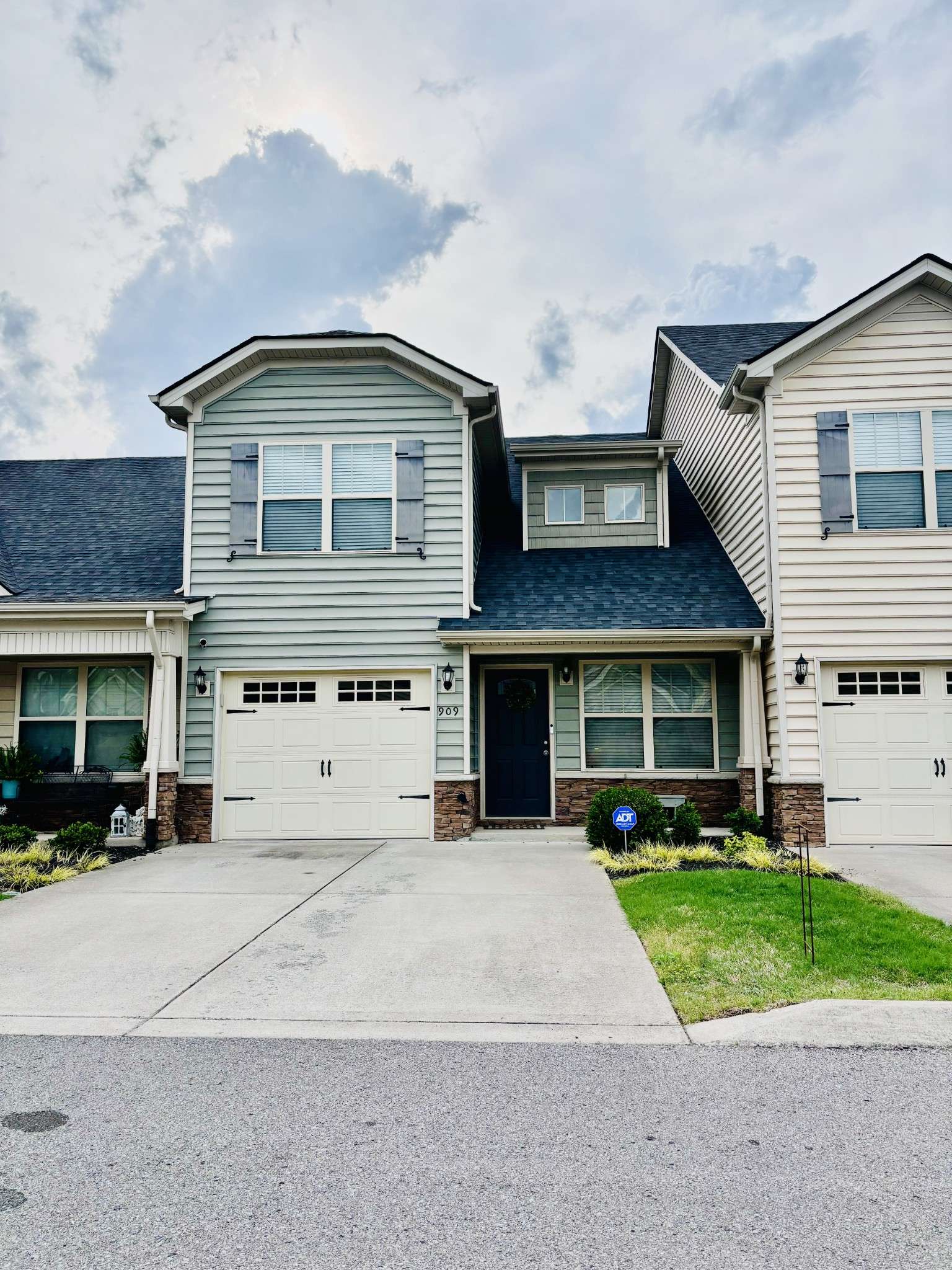 Murfreesboro, TN 37128,909 Granville Dr