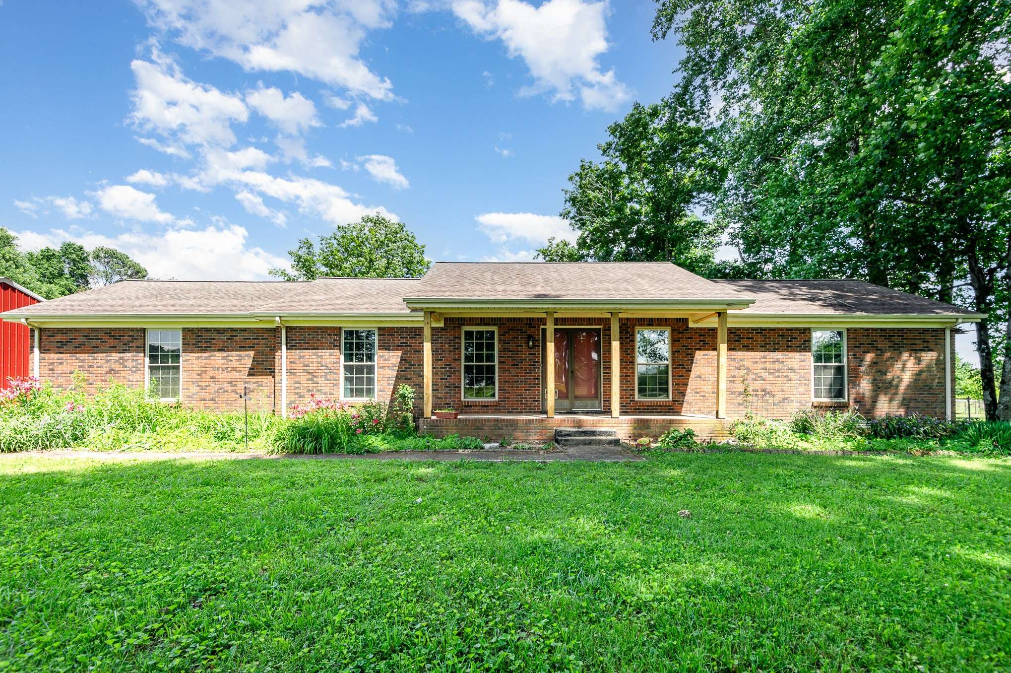 Castalian Springs, TN 37031,270 Greenfield Ln