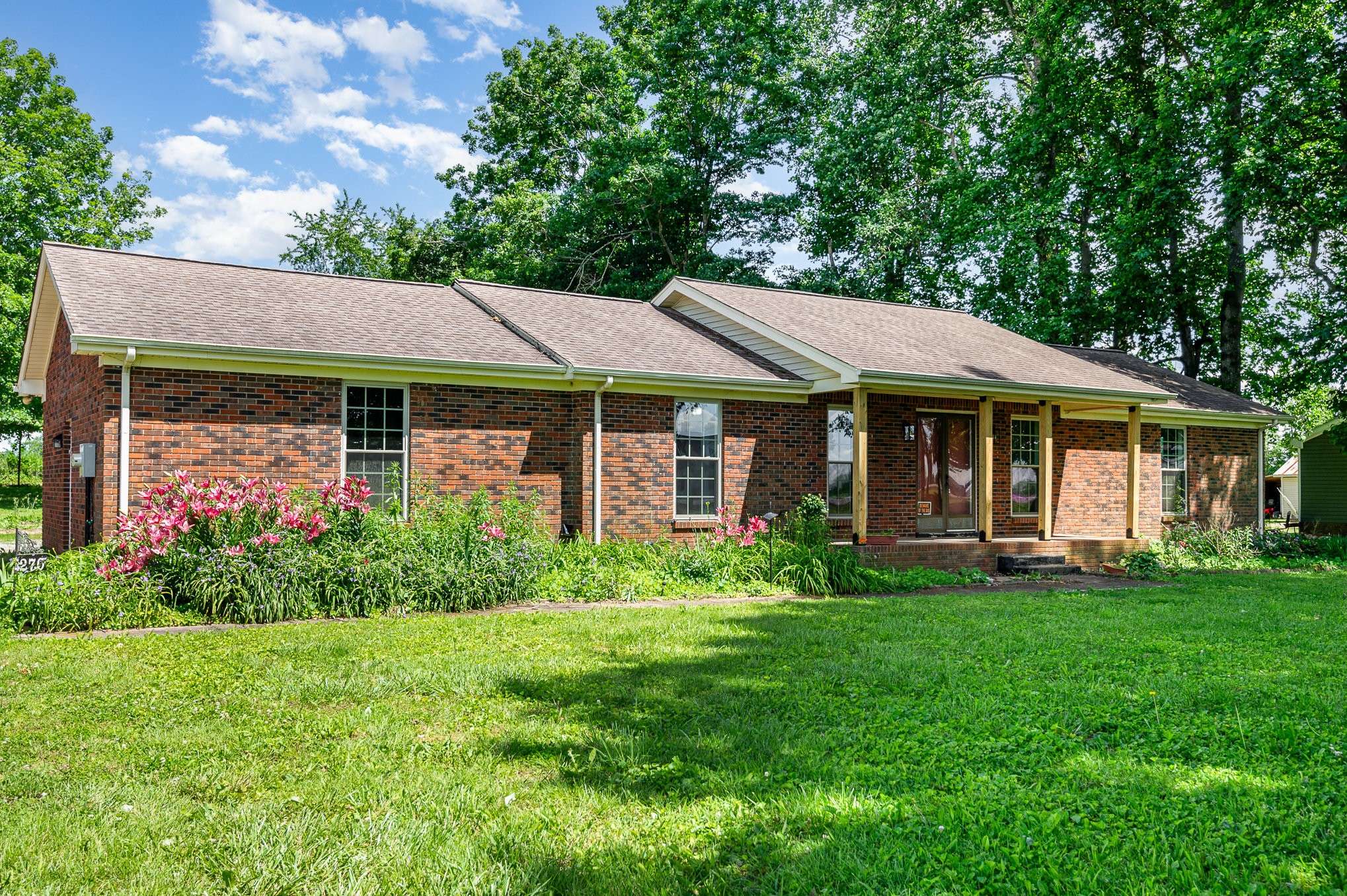 Castalian Springs, TN 37031,270 Greenfield Ln