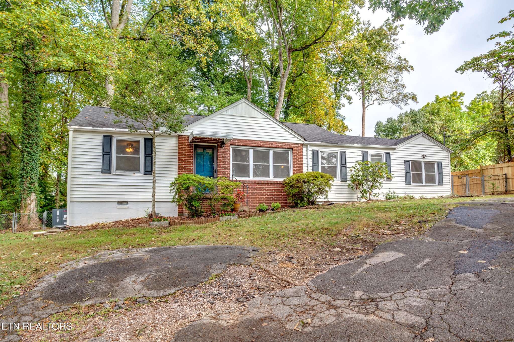 Knoxville, TN 37920,307 W Ford Valley Rd