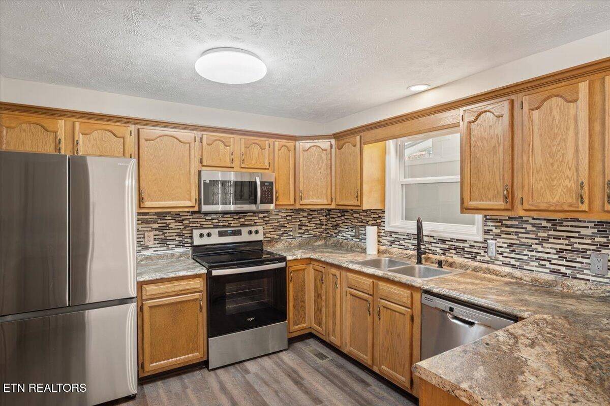 Seymour, TN 37865,560 Valley View St