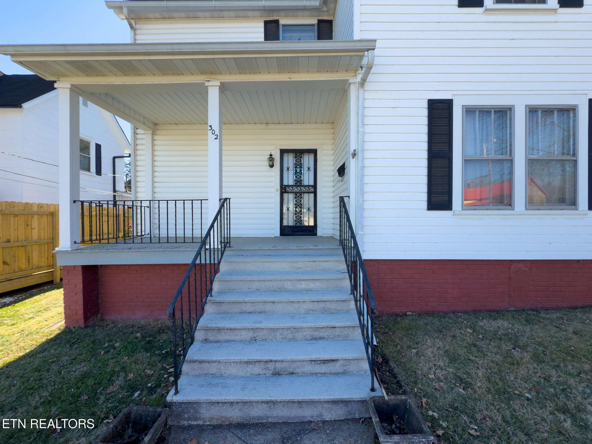 Lenoir City, TN 37771,302 N B St