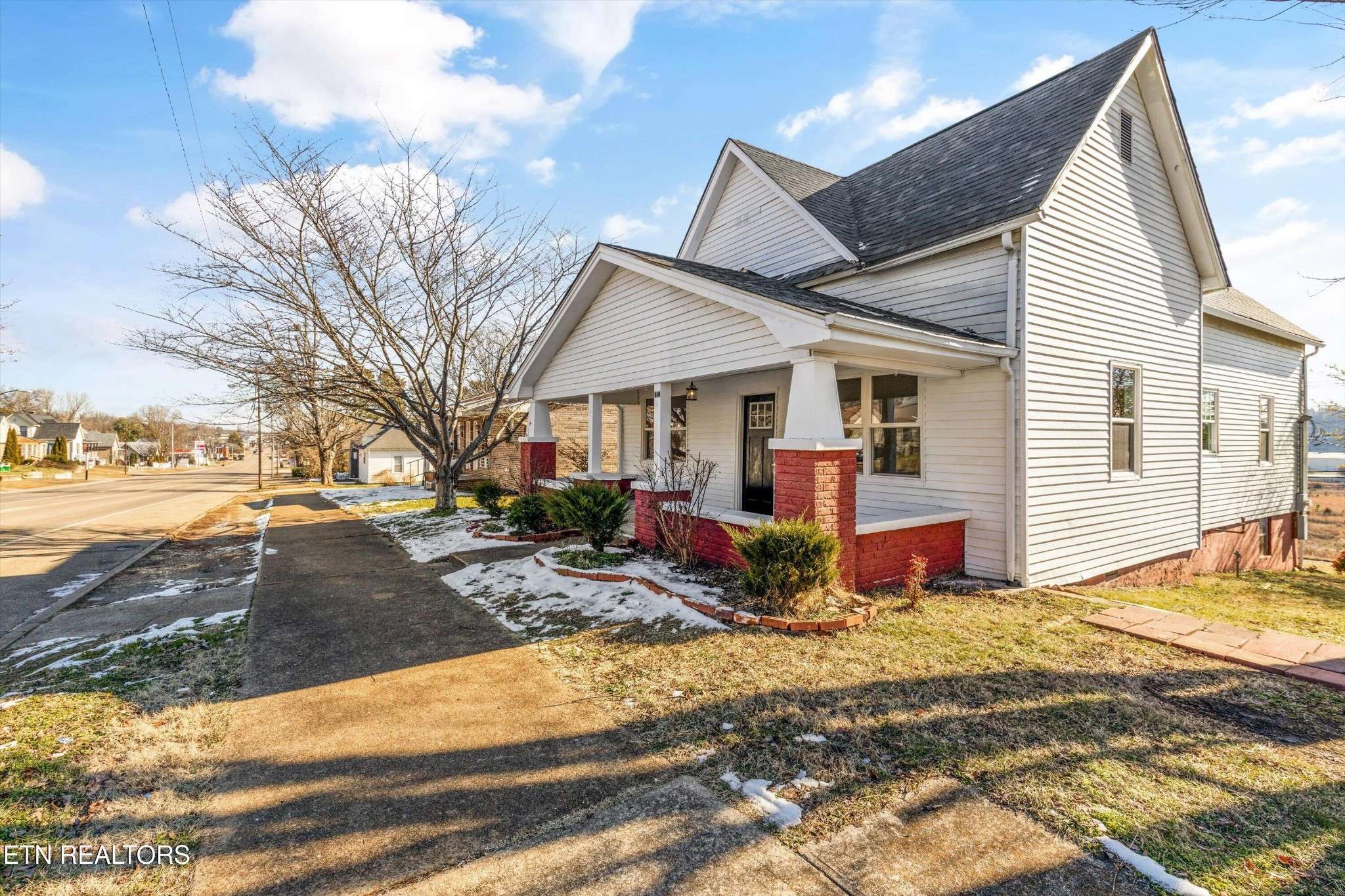Lenoir City, TN 37771,614 W Broadway St