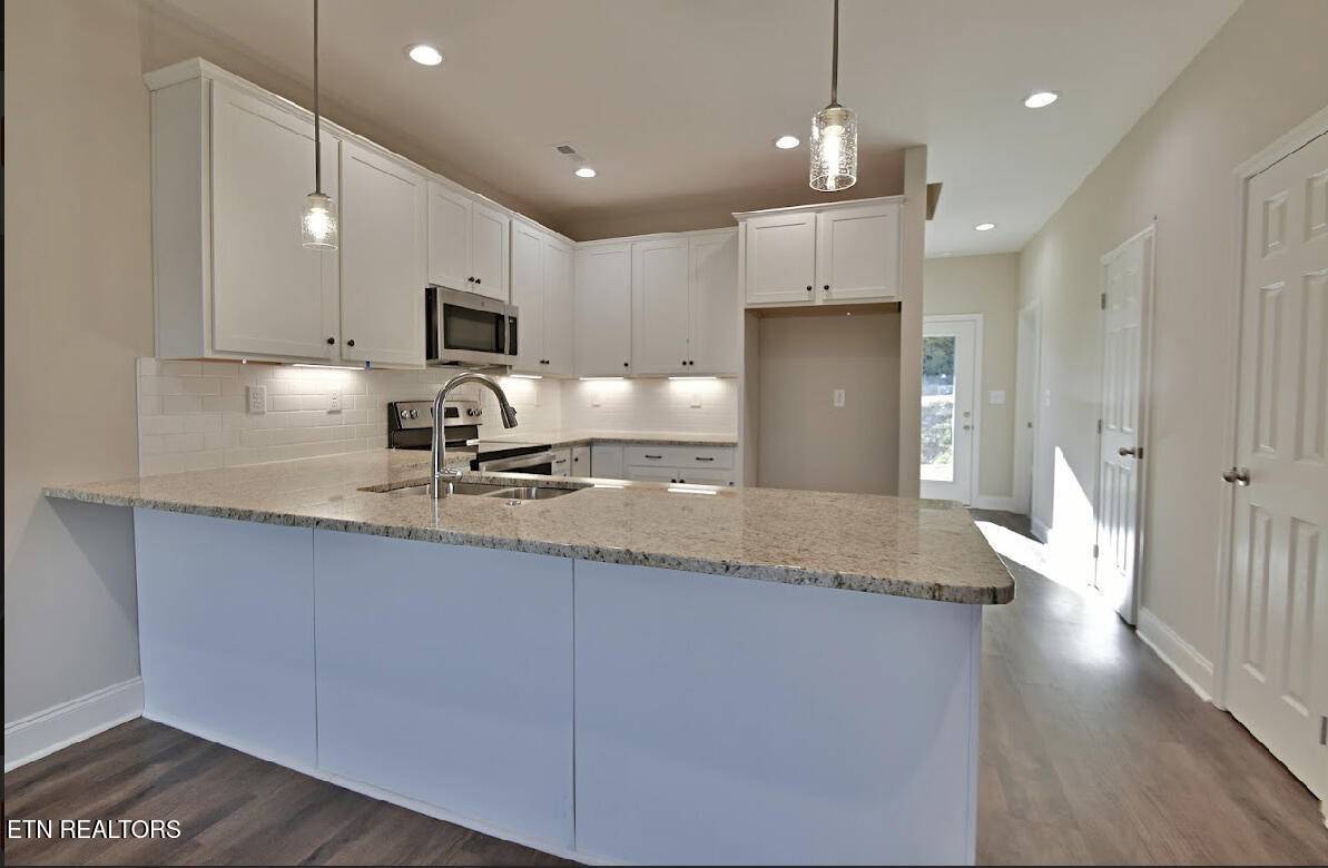 Lenoir City, TN 37772,332 Jacksonian Way