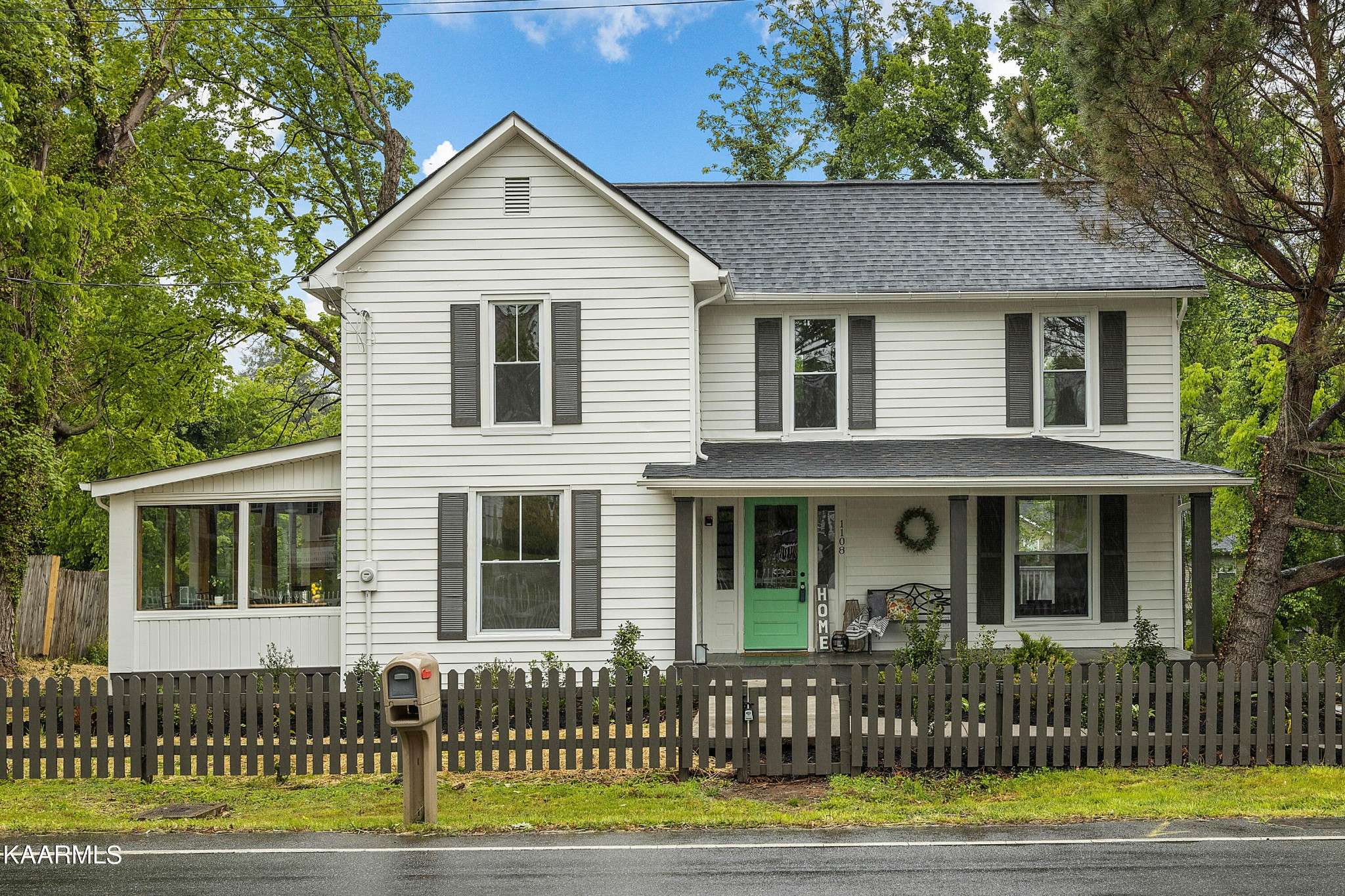 Maryville, TN 37801,1108 W Broadway Ave