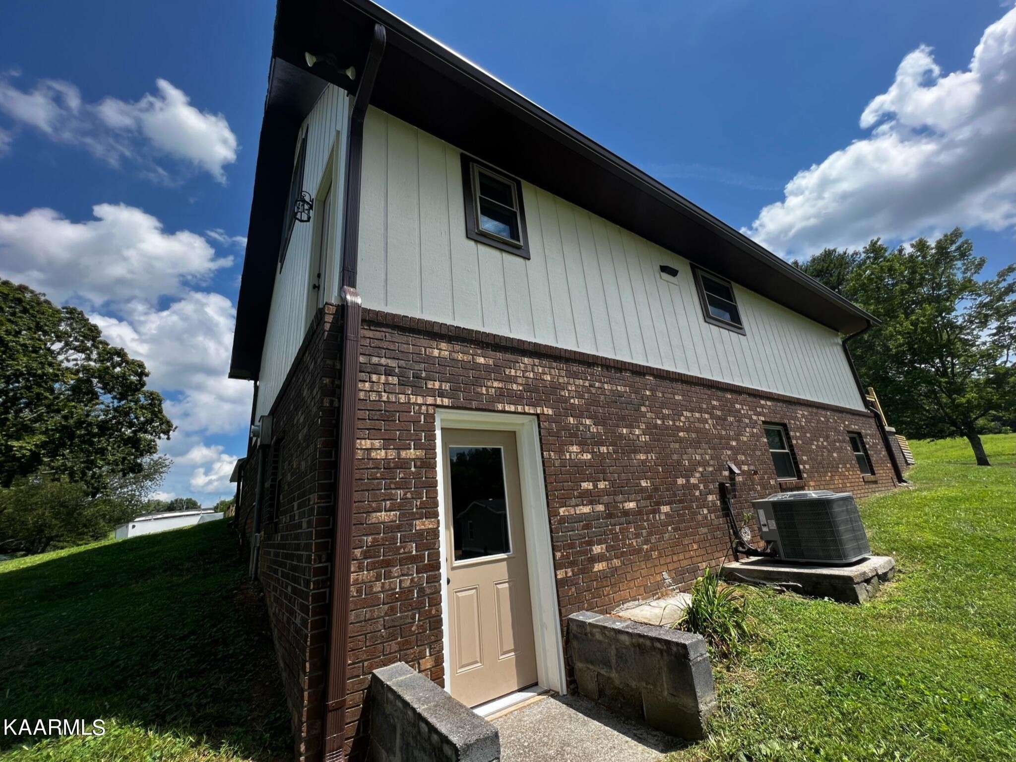 Jefferson City, TN 37760,408 Mt Horeb Rd