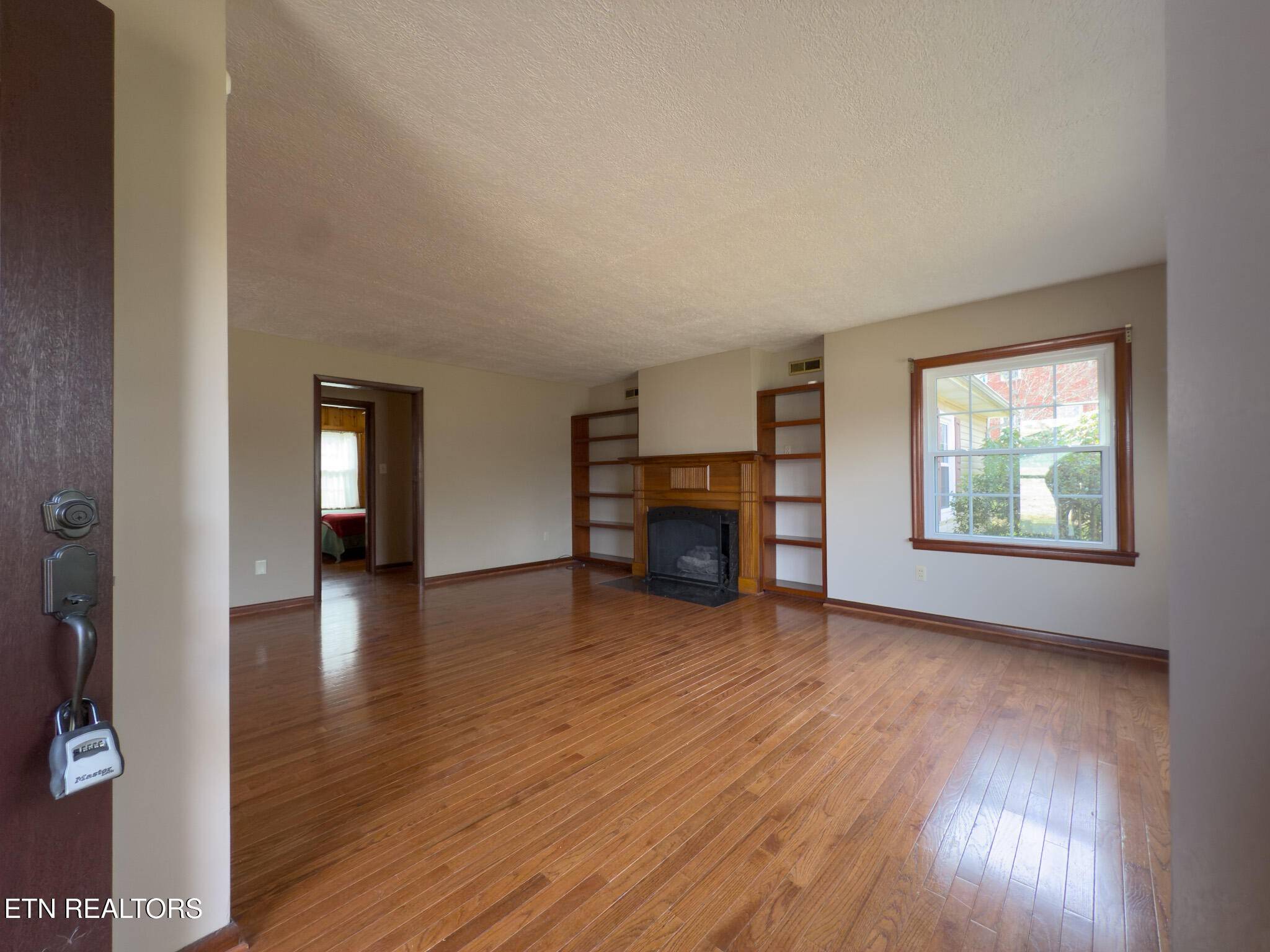 Knoxville, TN 37918,5212 Jacksboro Pike