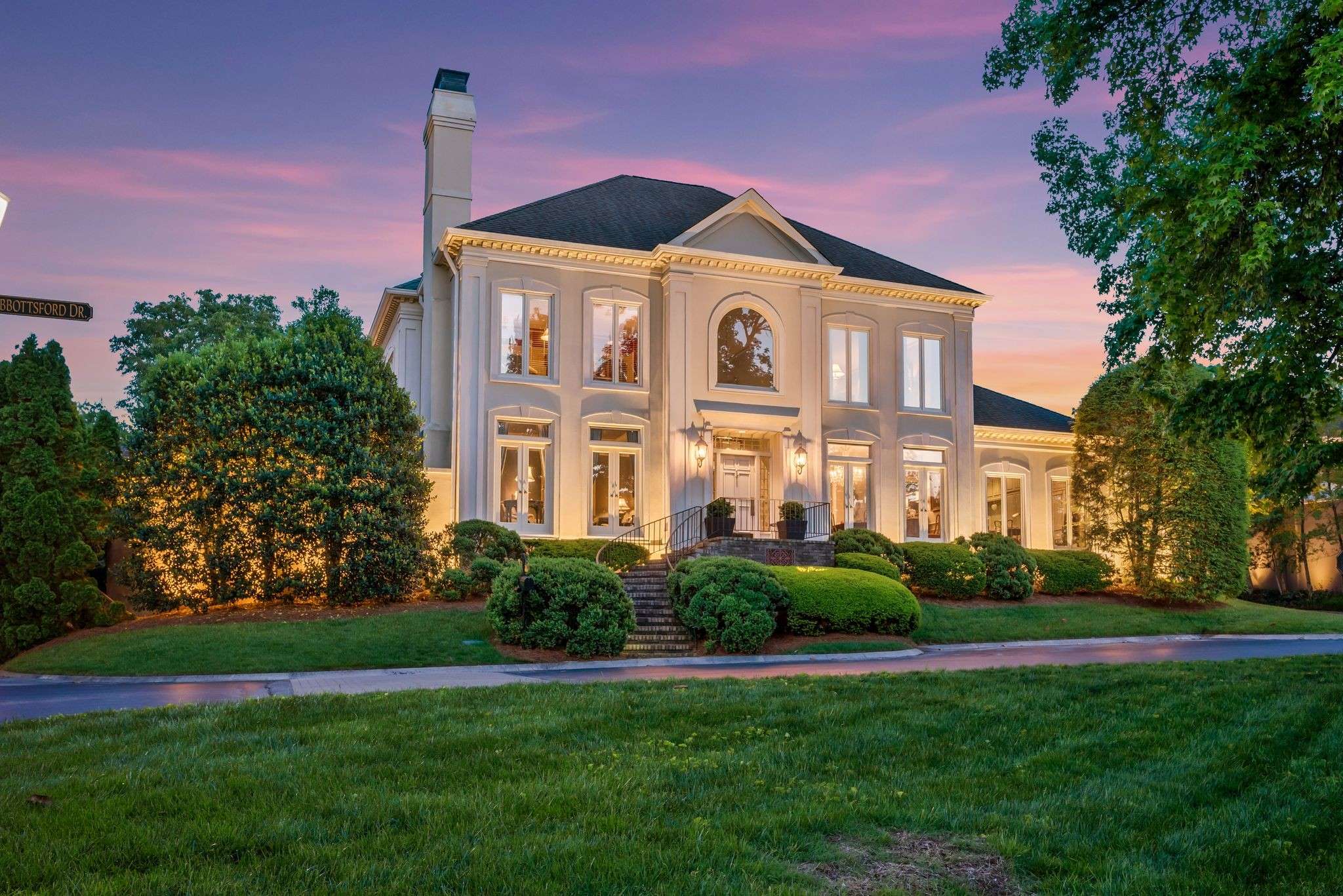 Nashville, TN 37215,135 Abbottsford