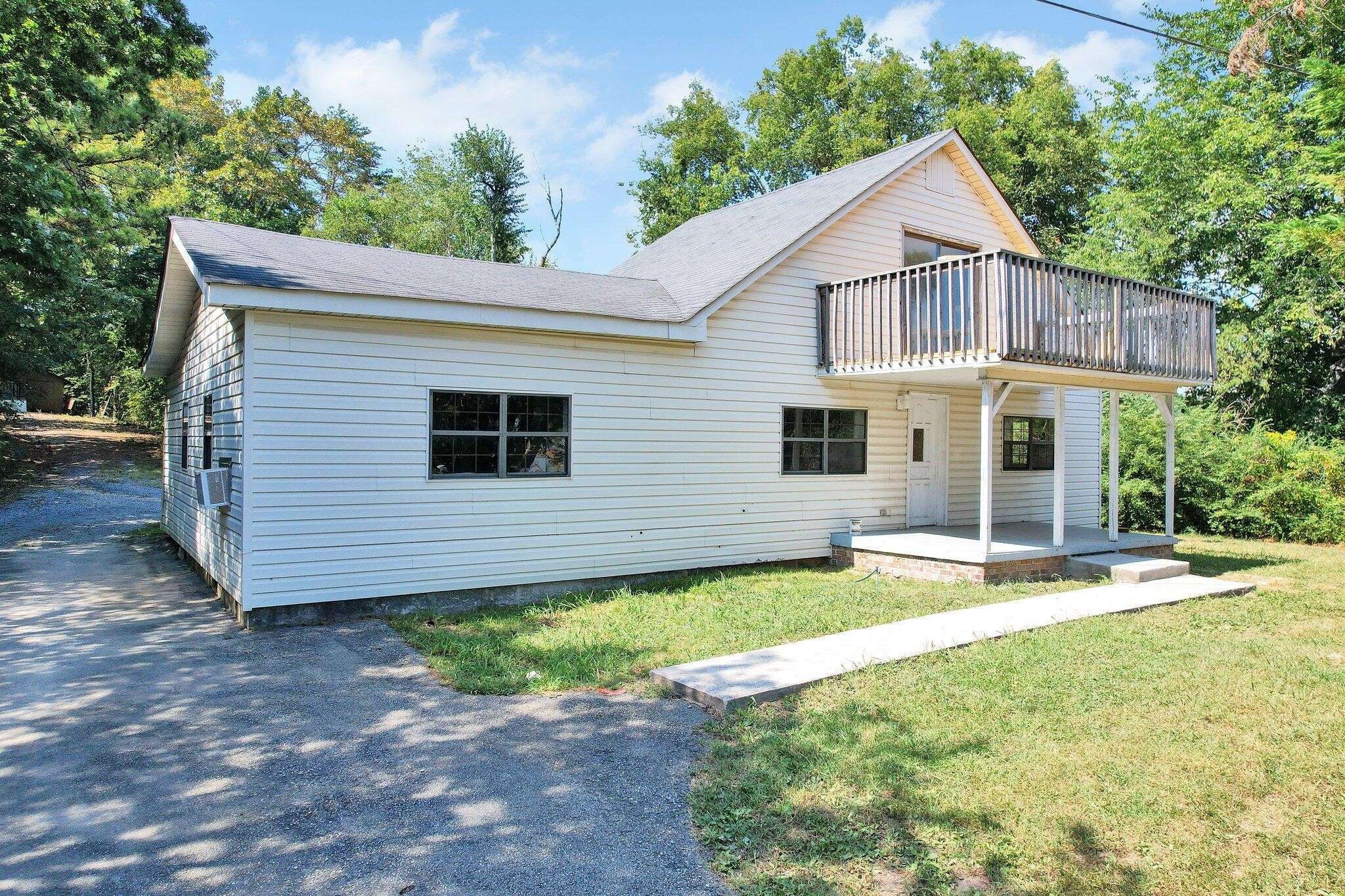 Ooltewah, TN 37363,8633 Hilltop Drive