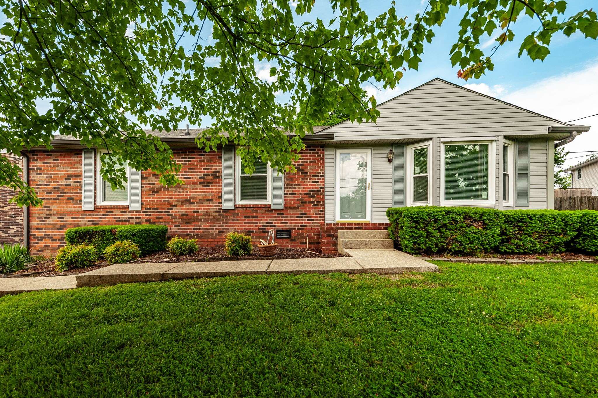 Hendersonville, TN 37075,102 Spruce Dr
