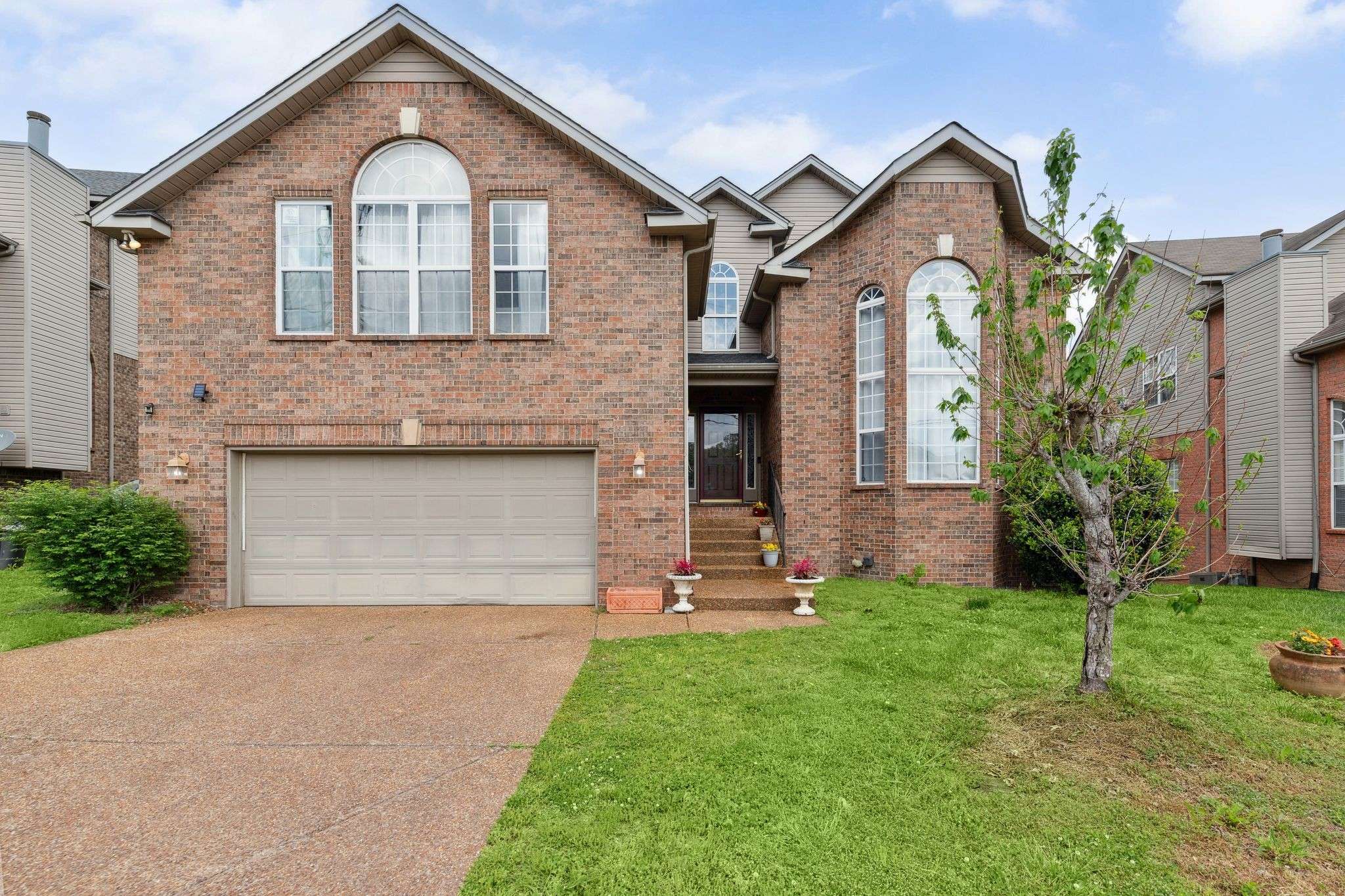 Antioch, TN 37013,5512 Oak Chase Dr