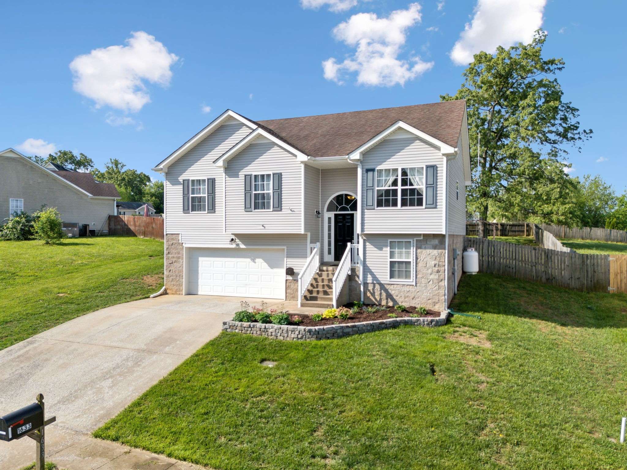 Clarksville, TN 37042,1633 Broad Cir