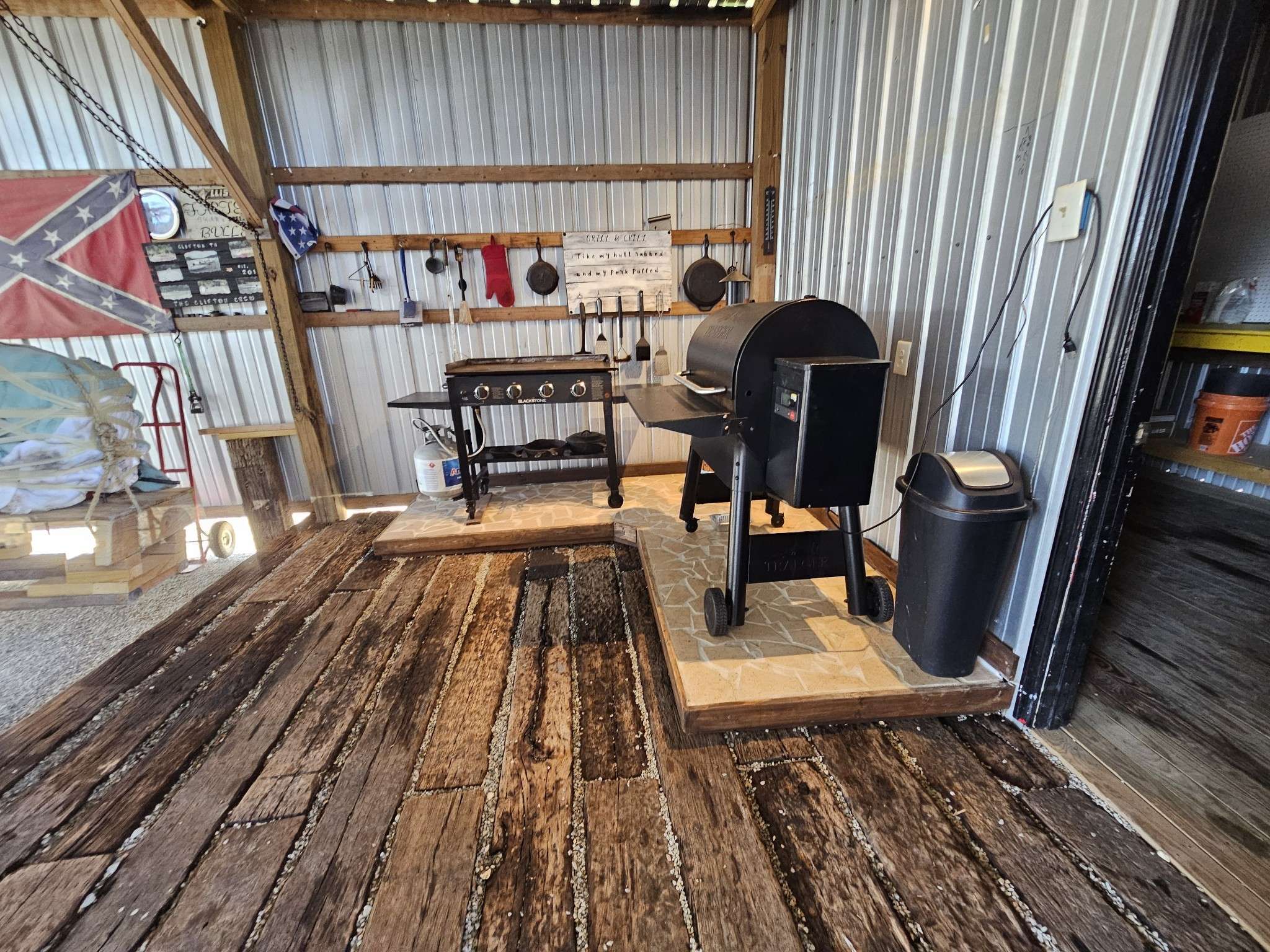 Clifton, TN 38425,1008 Wc Pickett
